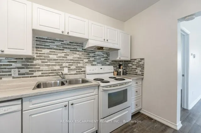 Additional property image - 196 Picton St
