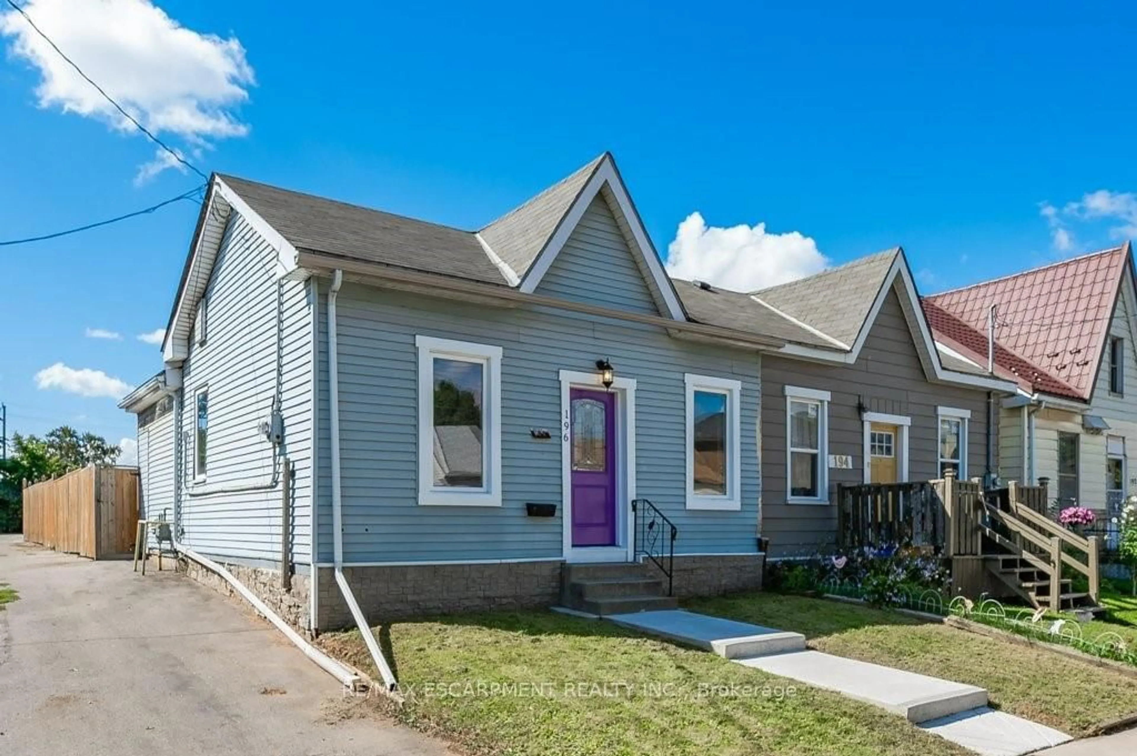 Home with vinyl exterior material, street for 196 Picton St, Hamilton Ontario L8L 3W9