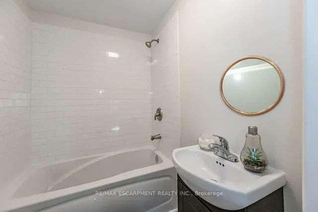 Additional property image - 196 Picton St
