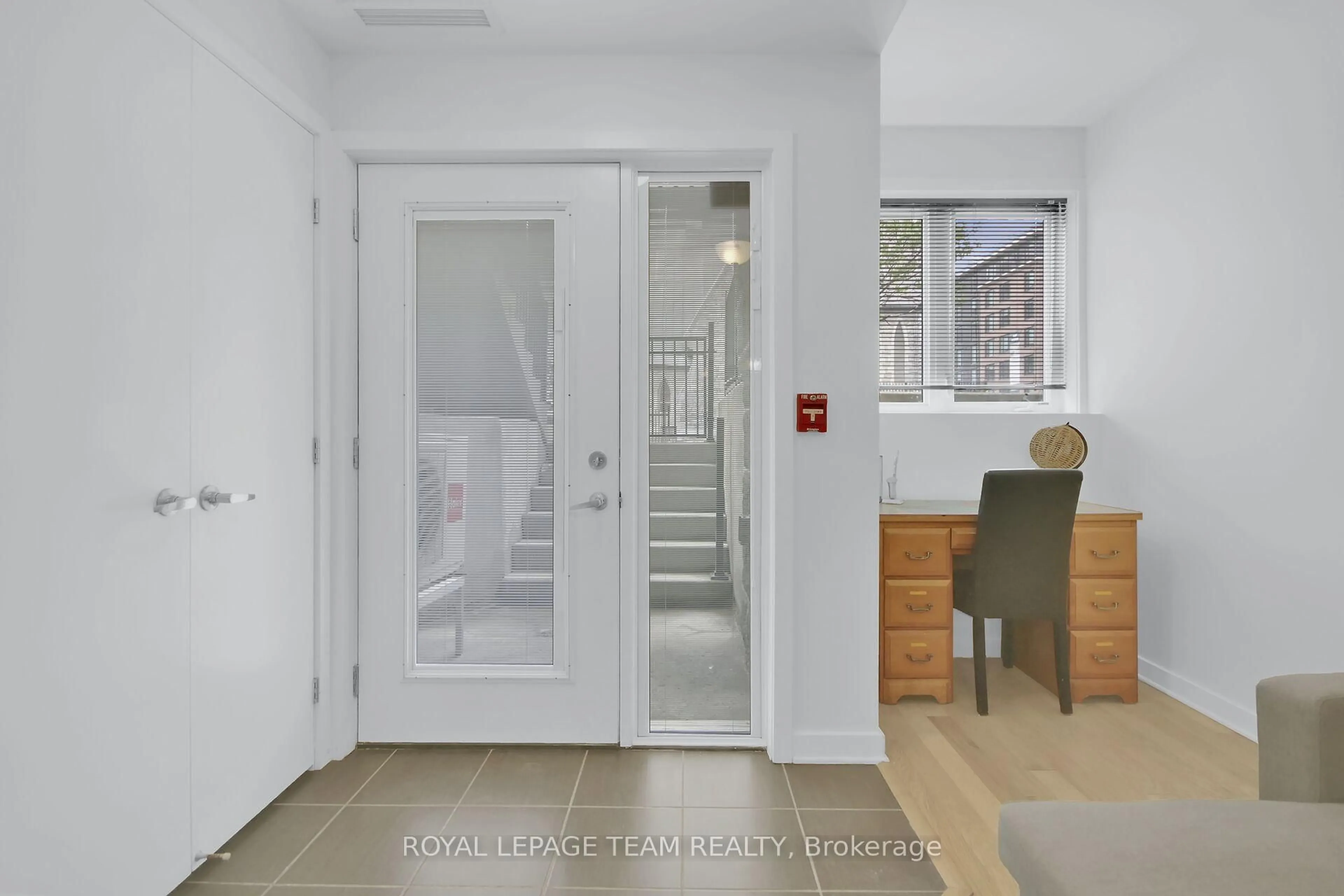 Indoor entryway for 142 Daly Ave #102, Ottawa Ontario K1N 0B2