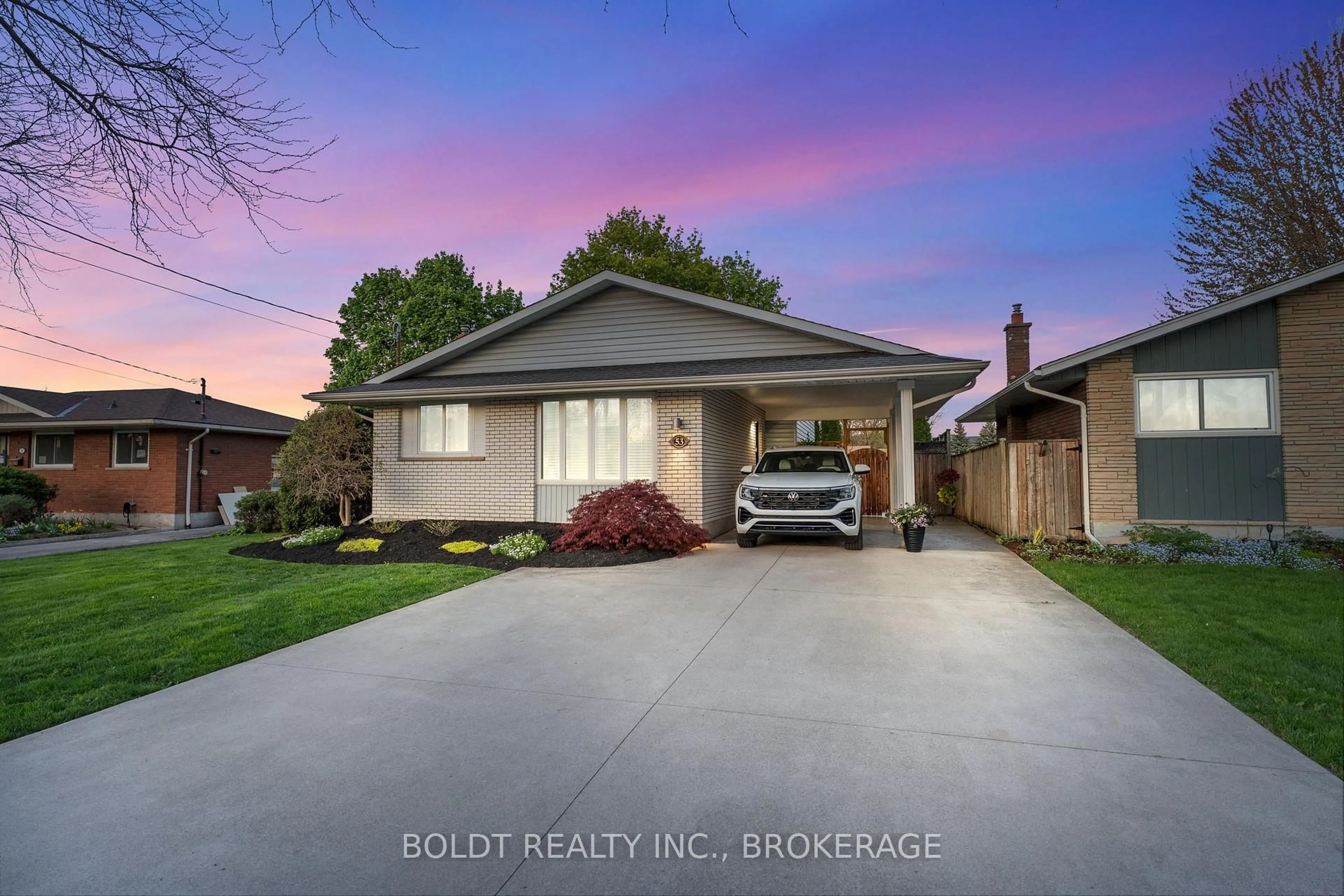 Unknown for 53 Regent Dr, St. Catharines Ontario L2M 3L8