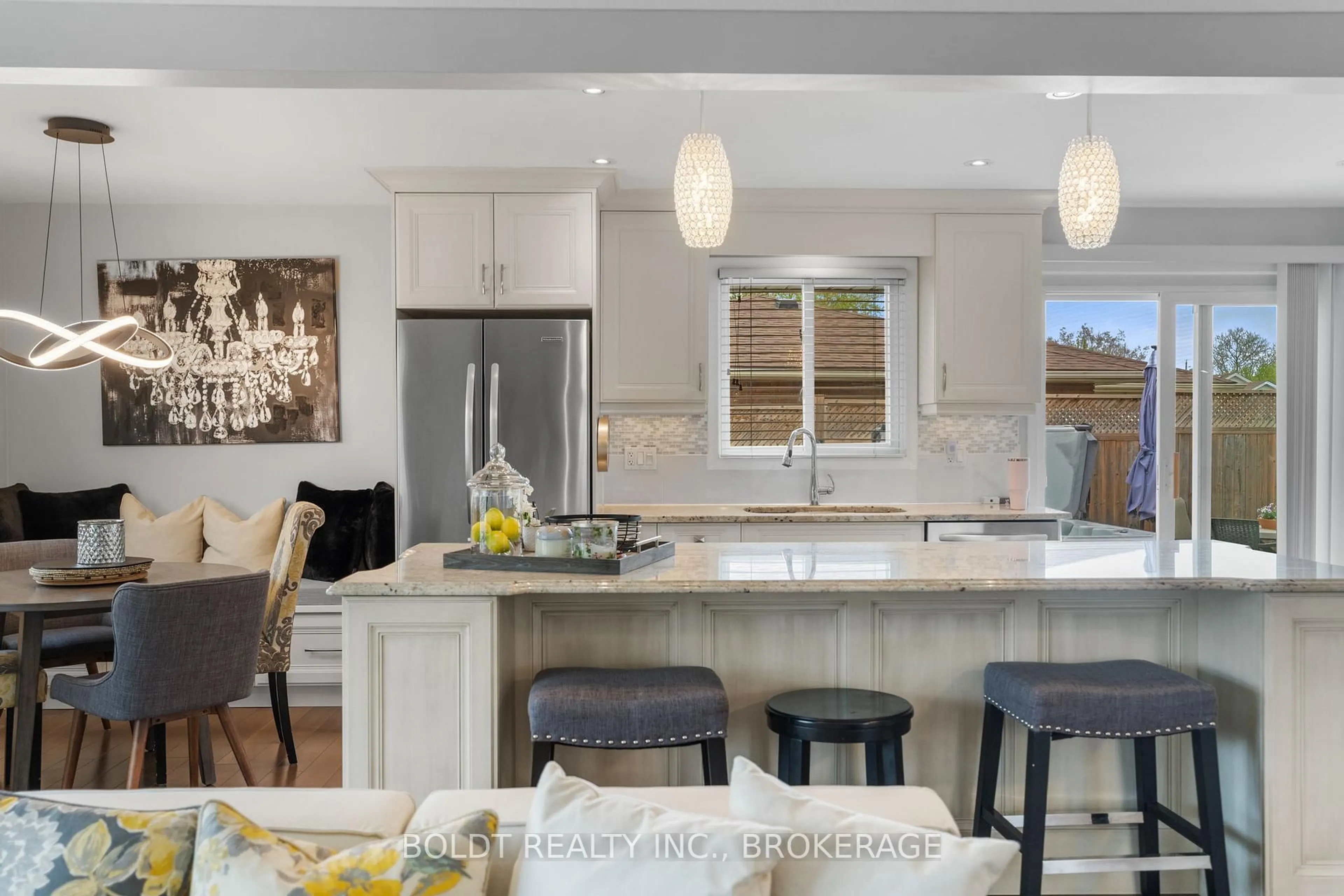 Open concept kitchen, ceramic/tile floor for 53 Regent Dr, St. Catharines Ontario L2M 3L8