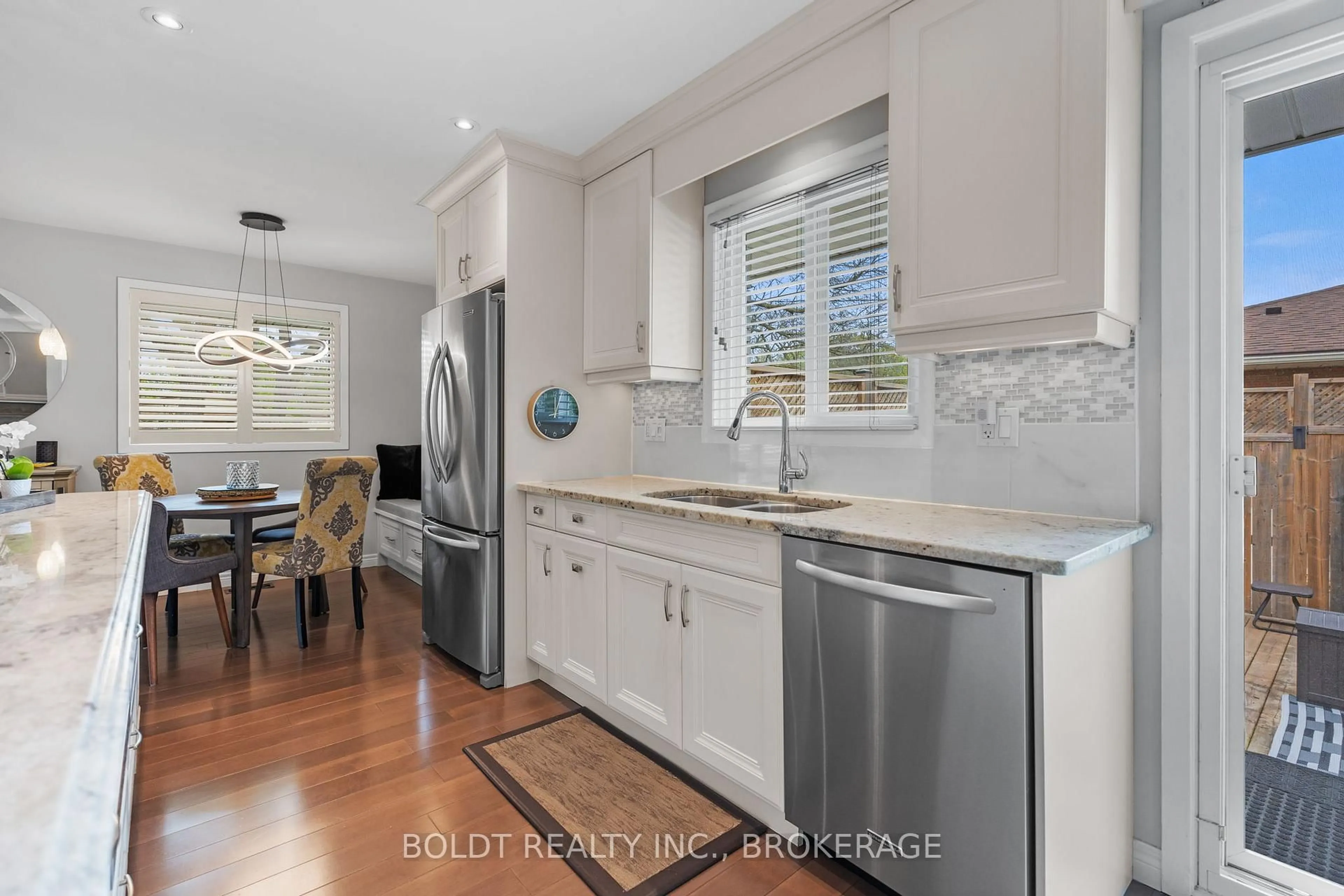 Open concept kitchen, ceramic/tile floor for 53 Regent Dr, St. Catharines Ontario L2M 3L8