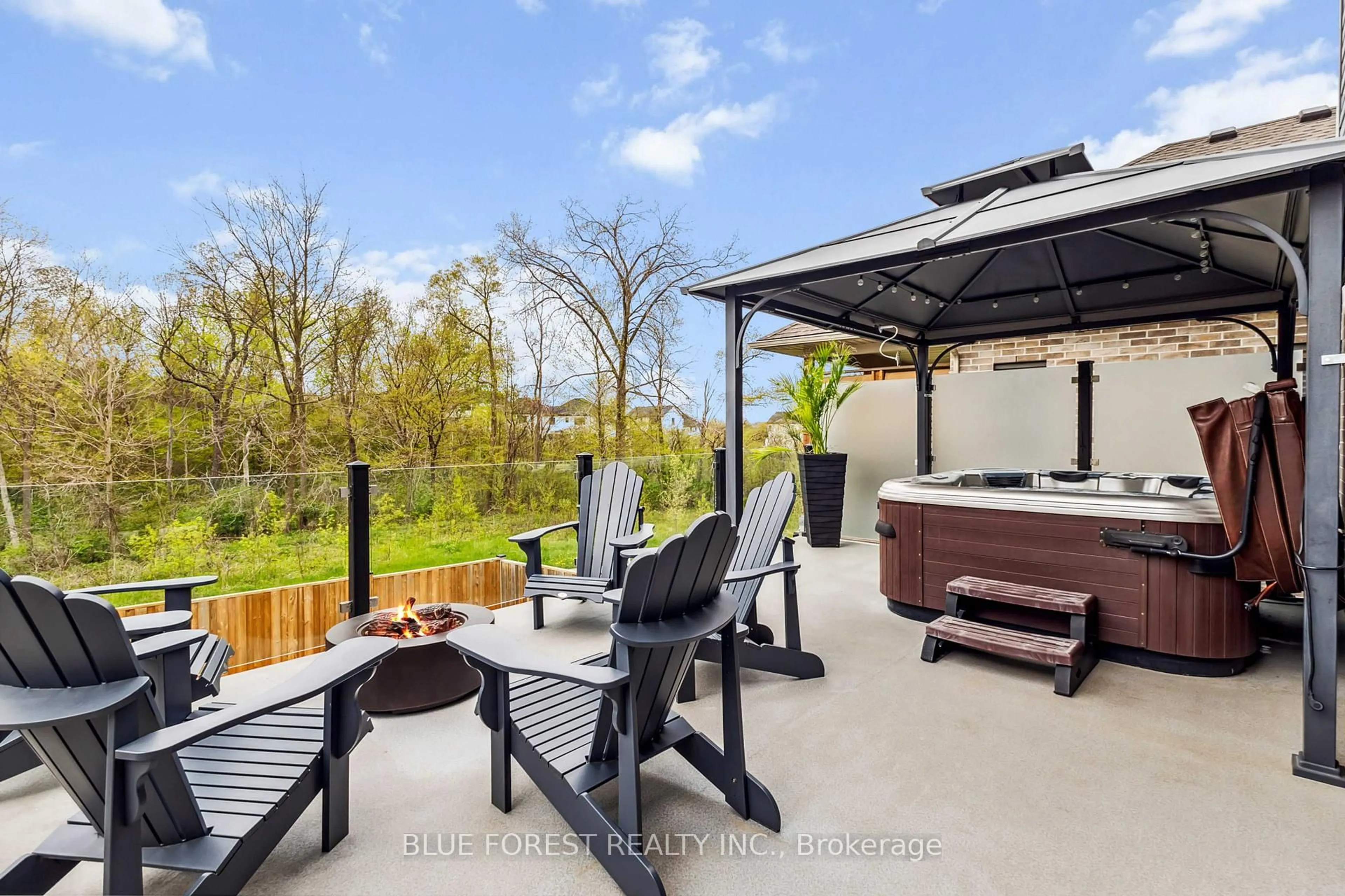 Patio, water/lake/river/ocean view for 2529 Seven Oaks Rdge, London South Ontario N6M 0E6