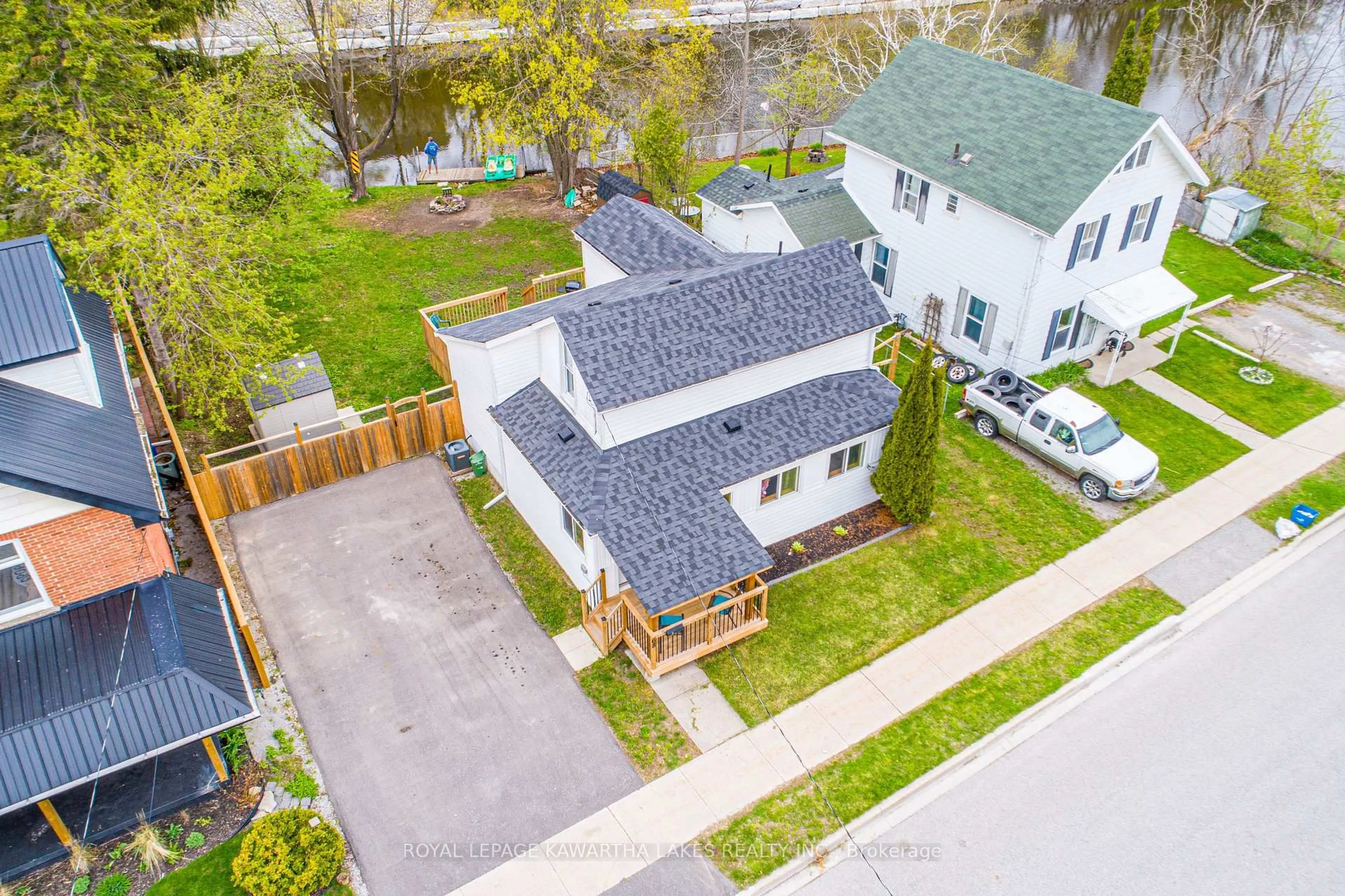 A pic from outside/outdoor area/front of a property/back of a property/a pic from drone, street for 68 Ridout St, Kawartha Lakes Ontario K9V 2B8
