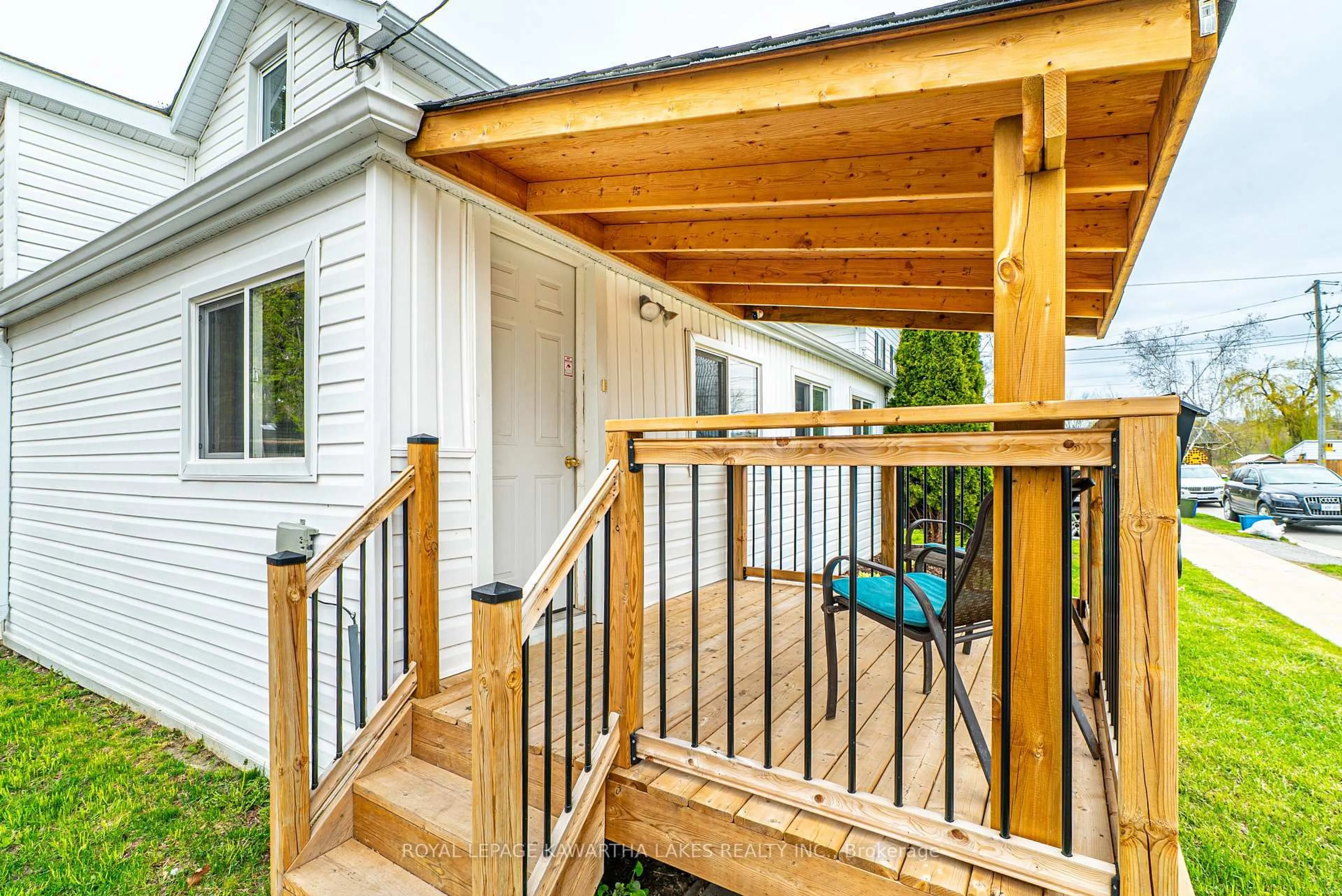 Patio, street for 68 Ridout St, Kawartha Lakes Ontario K9V 2B8