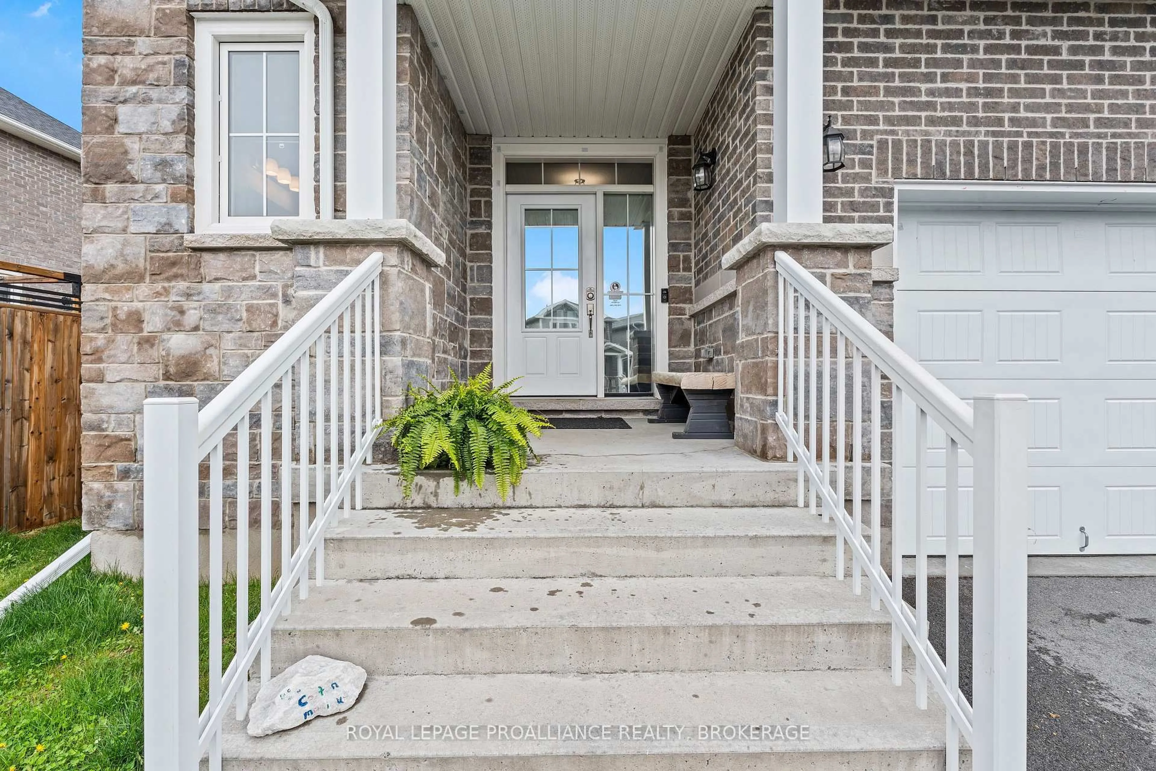 Indoor entryway for 464 Beth Cres, Kingston Ontario K7P 0K9