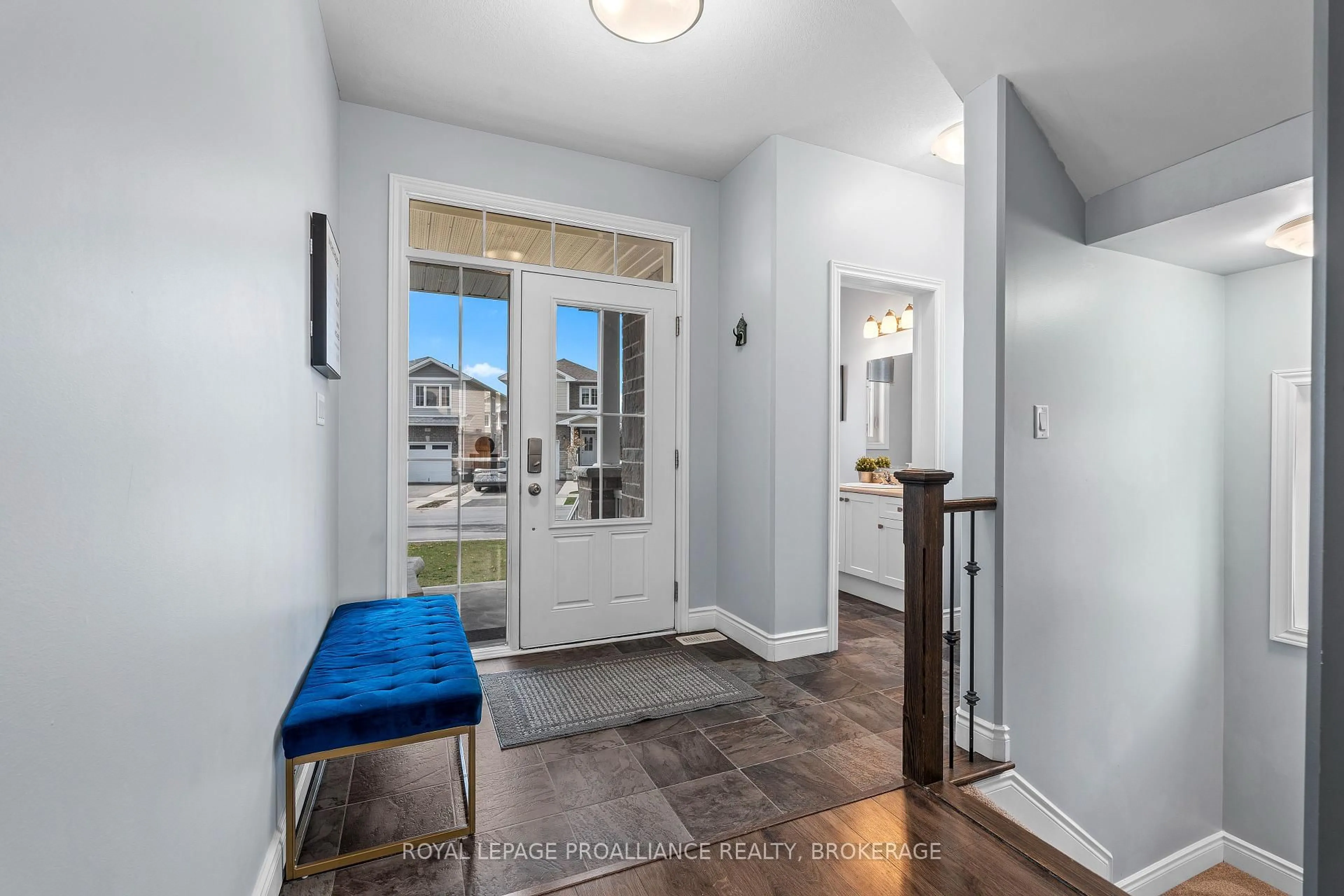 Indoor entryway for 464 Beth Cres, Kingston Ontario K7P 0K9