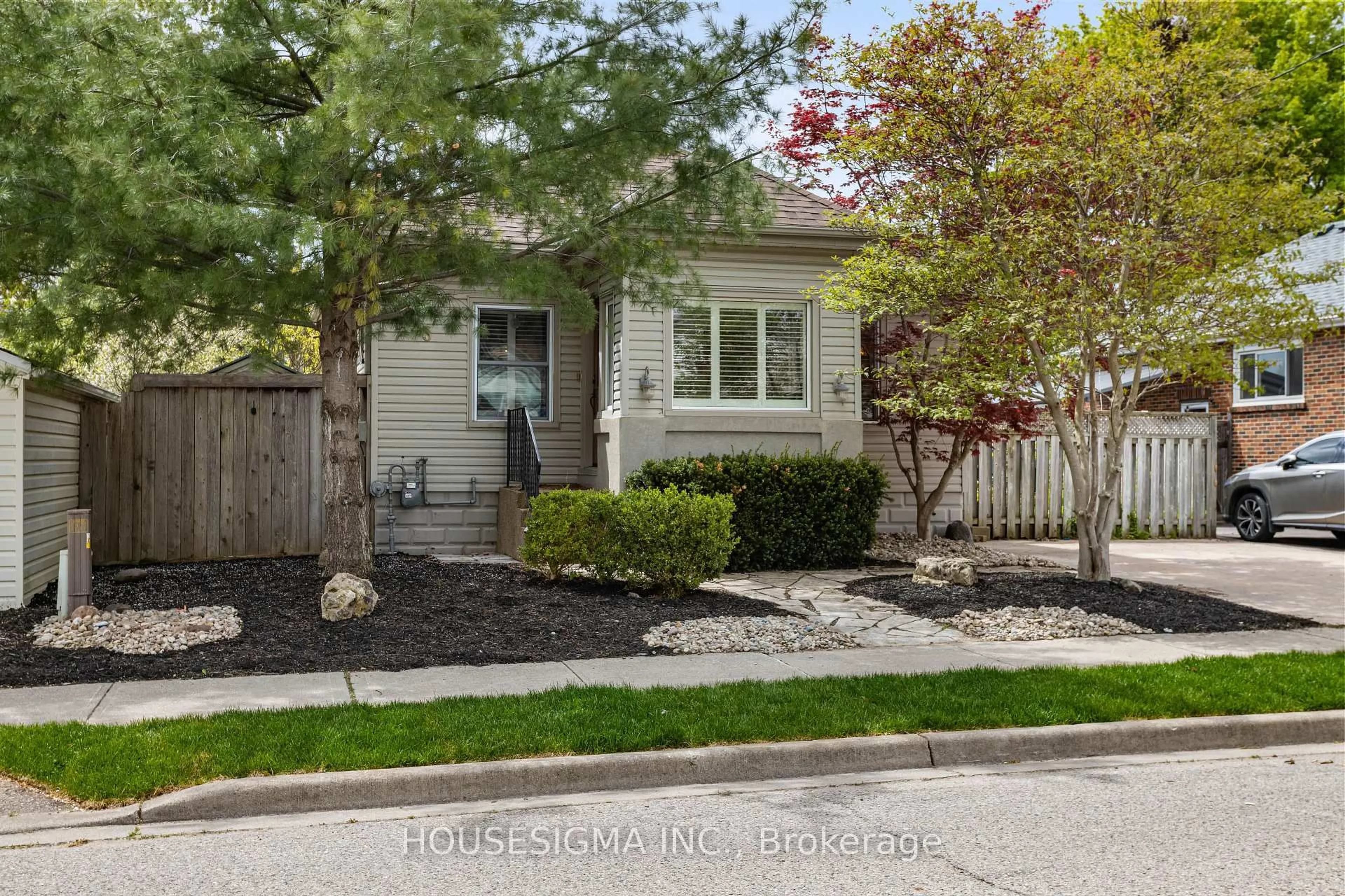 Unknown for 25 Tennyson St, London East Ontario N5Z 2K6