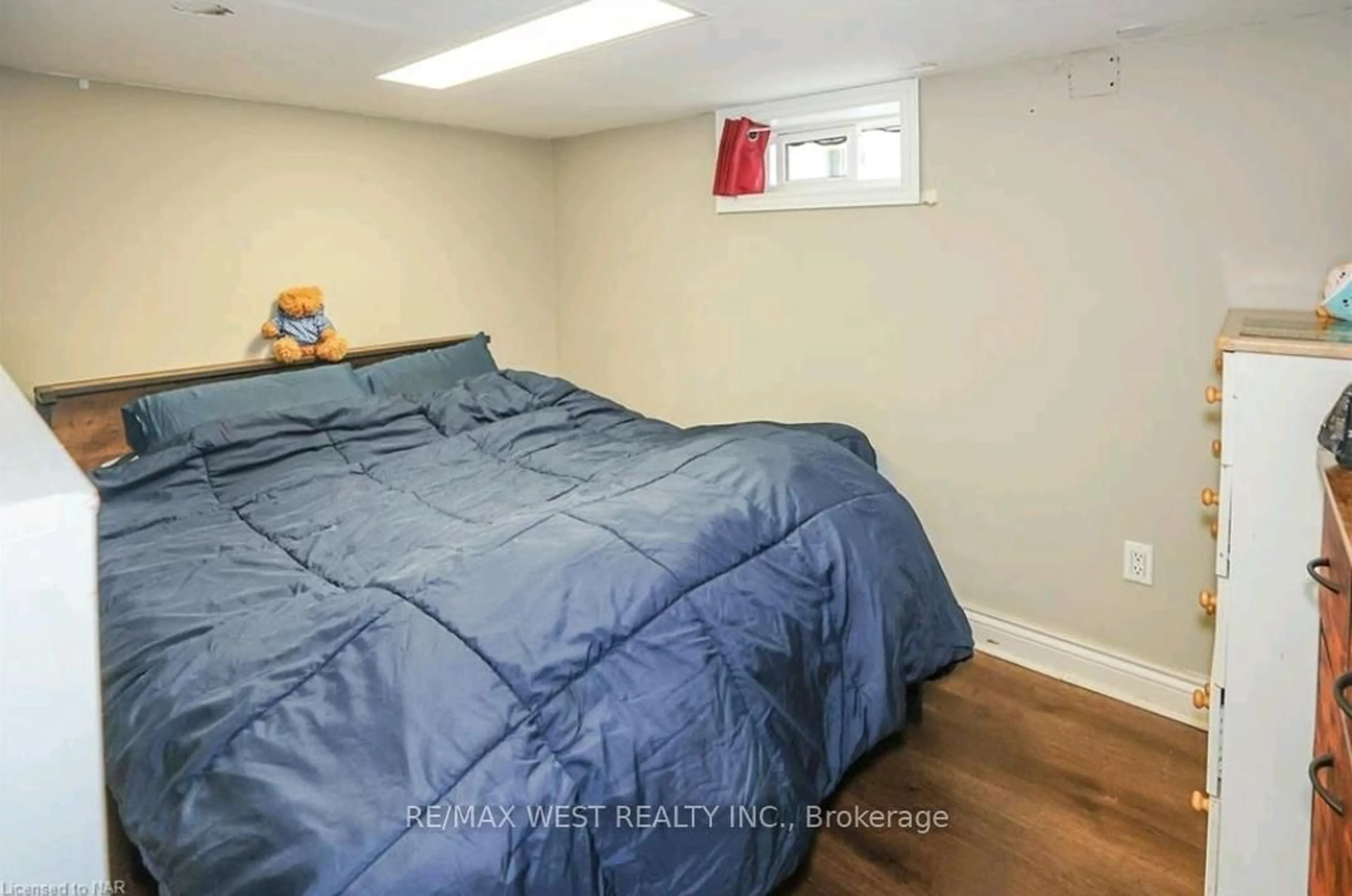 A pic of a room for 6175 Barker St, Niagara Falls Ontario L2G 1Y5