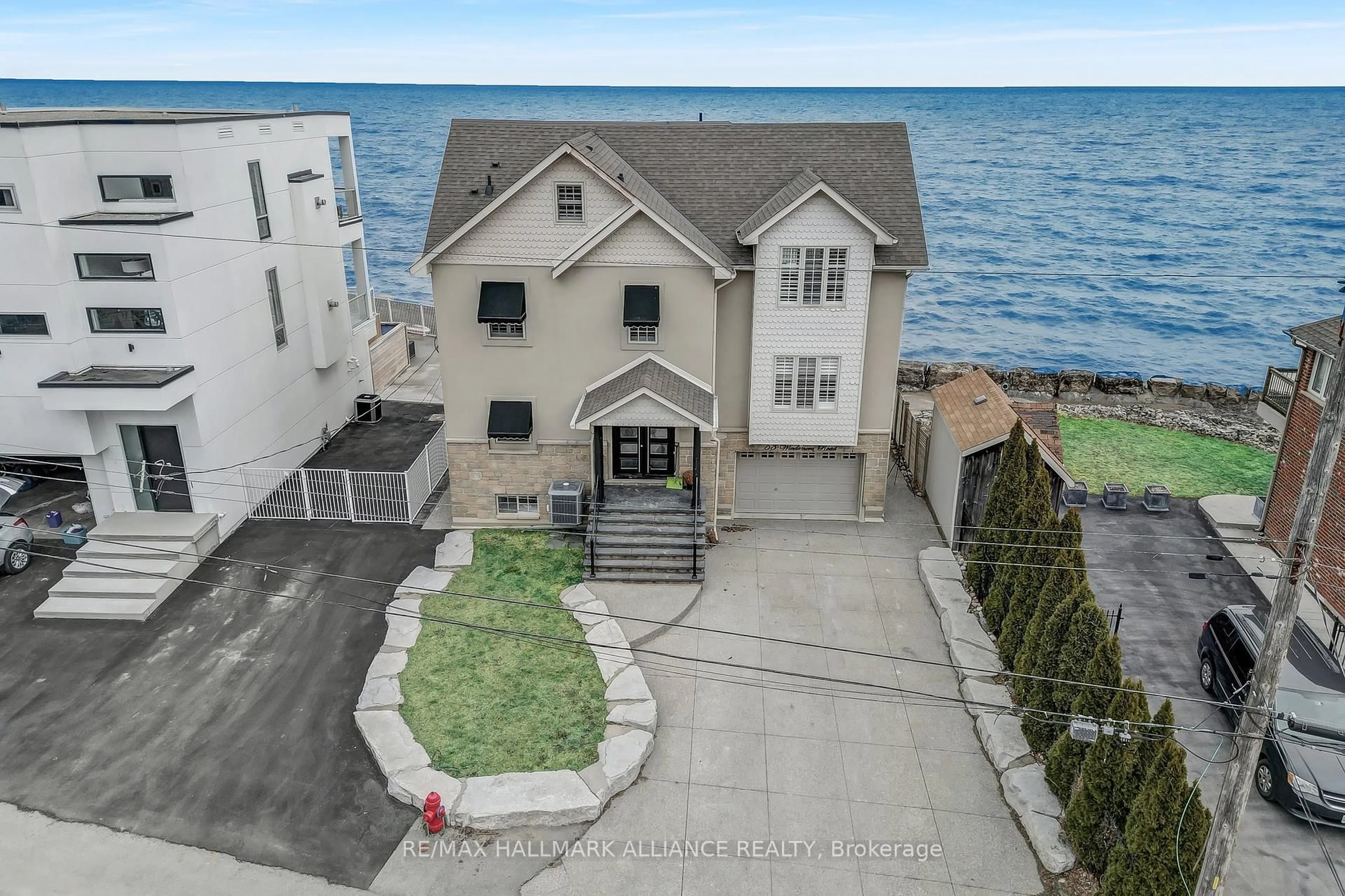 A pic from outside/outdoor area/front of a property/back of a property/a pic from drone, water/lake/river/ocean view for 53 Windemere Rd, Hamilton Ontario L8E 5G5