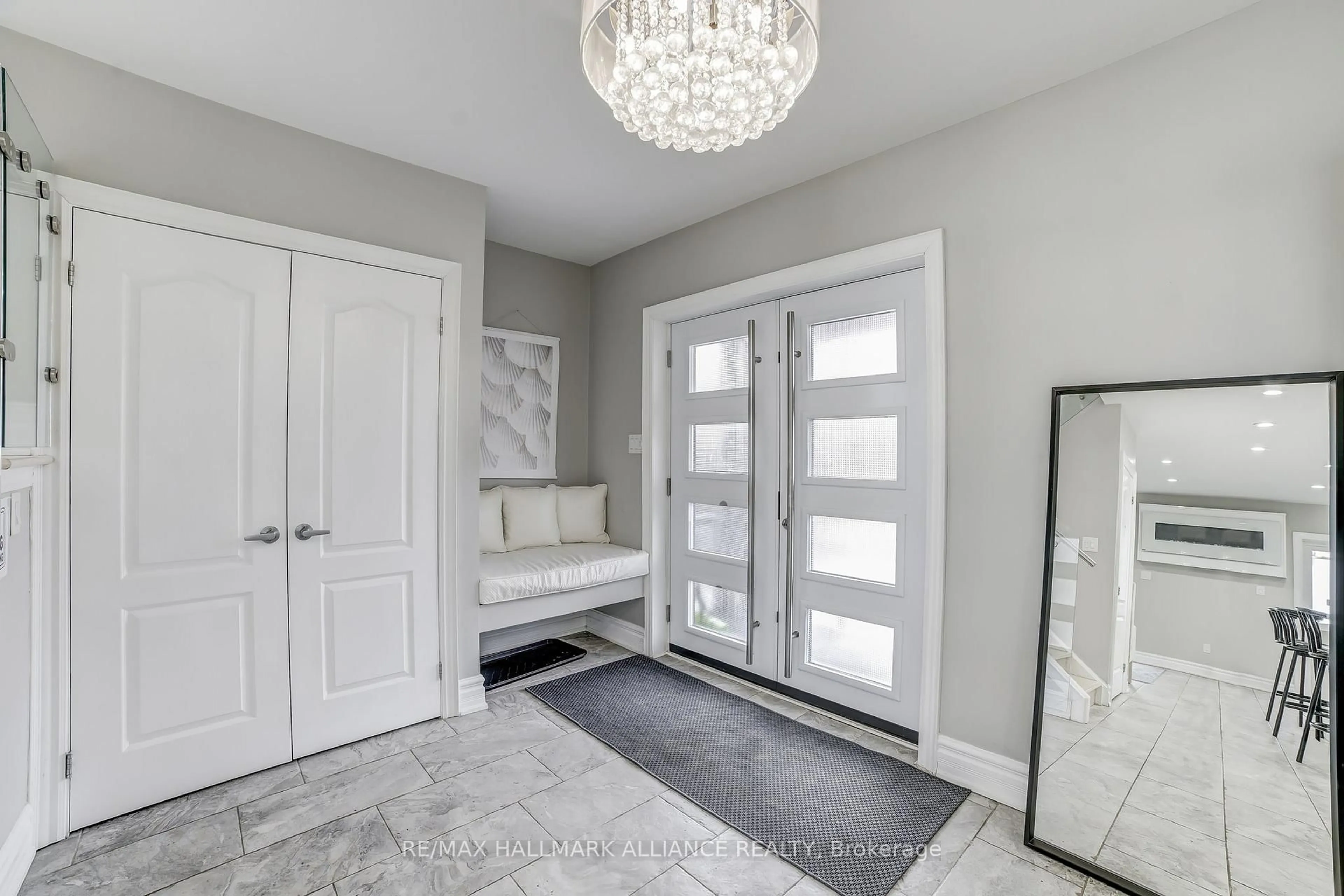 Indoor entryway for 53 Windemere Rd, Hamilton Ontario L8E 5G5