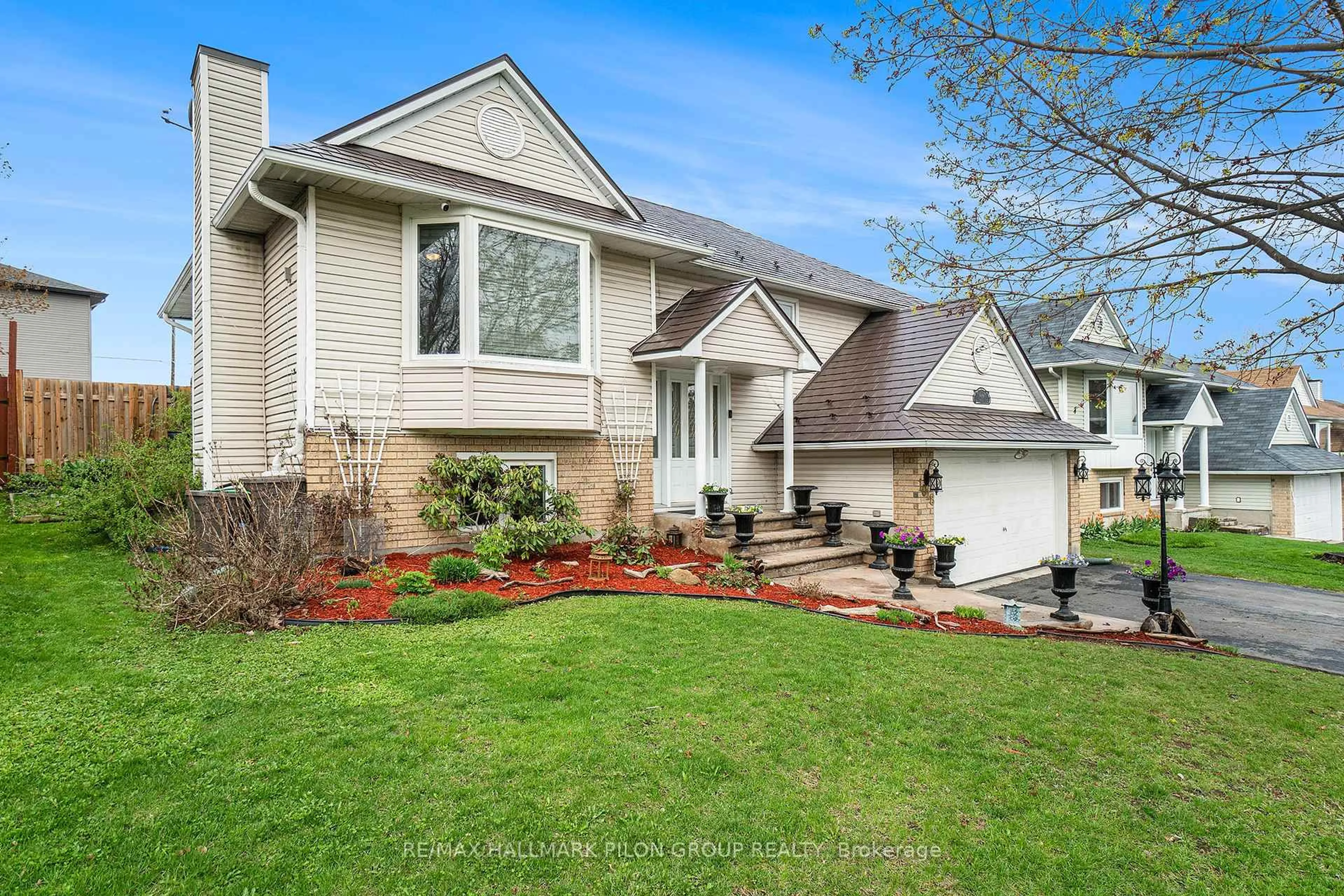 Home with brick exterior material, street for 1018 Belvedere Ave, Clarence-Rockland Ontario K4K 1H3