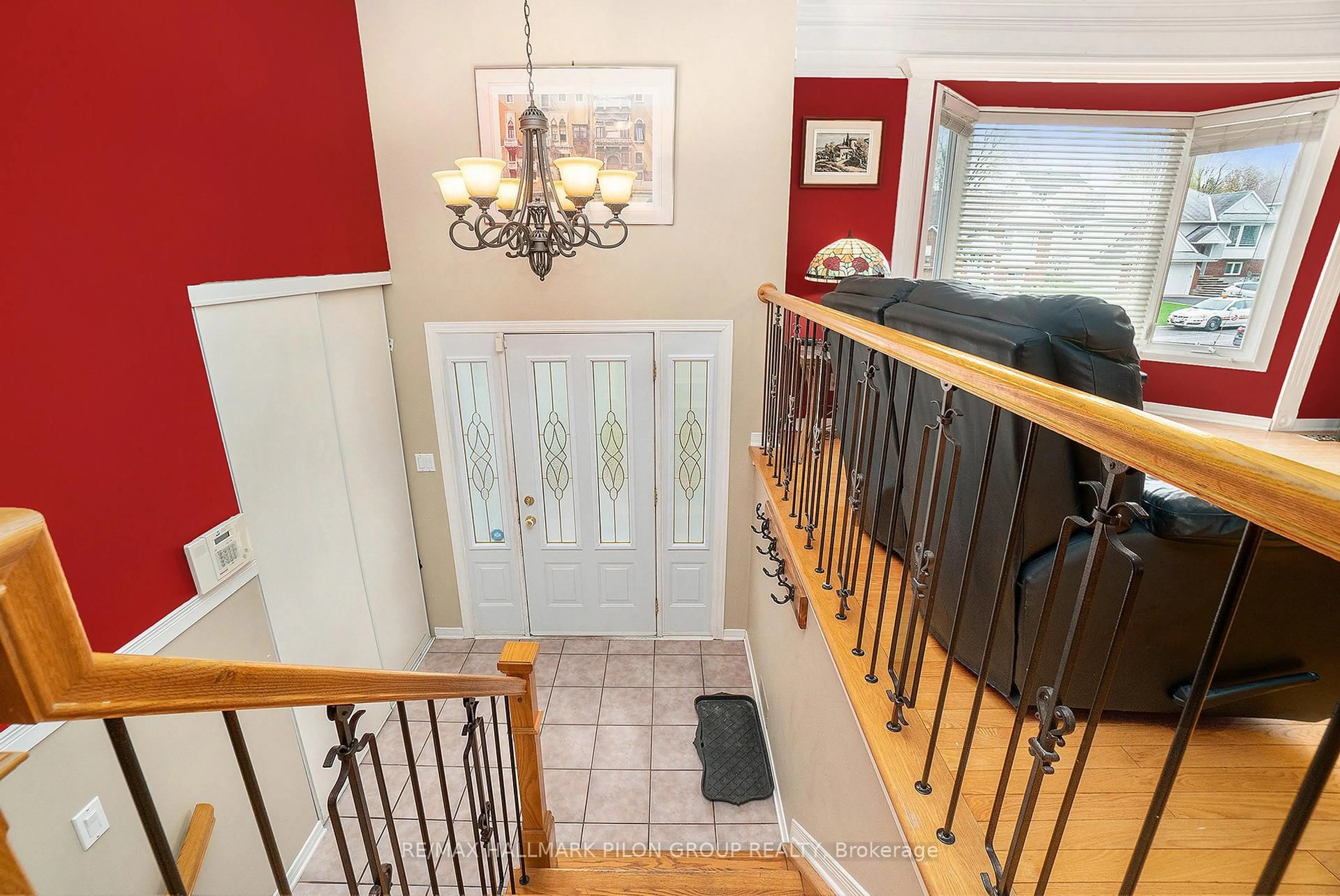Indoor foyer for 1018 Belvedere Ave, Clarence-Rockland Ontario K4K 1H3