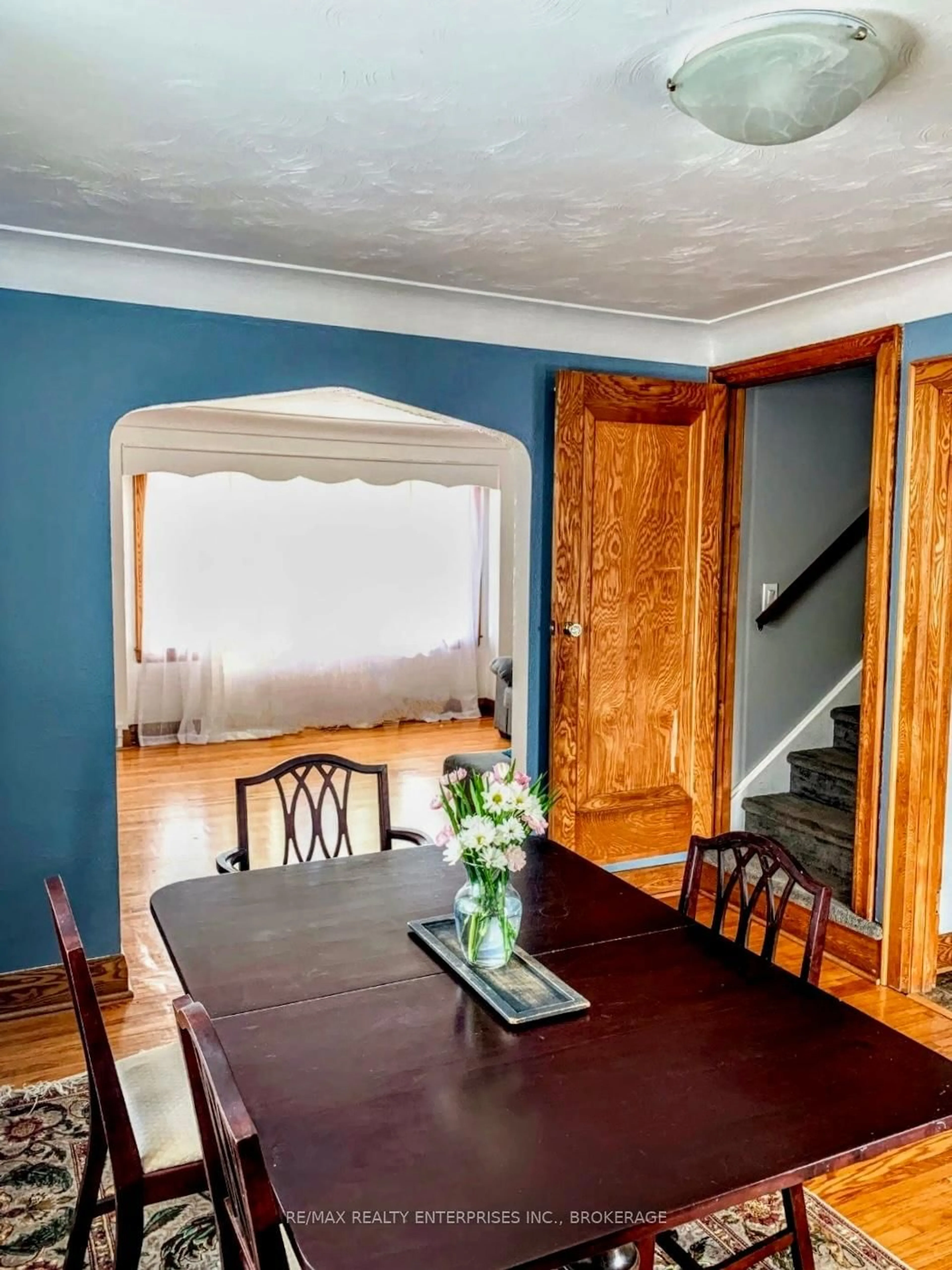 Dining room, wood/laminate floor for 143 First Ave, Welland Ontario L3C 1Y2