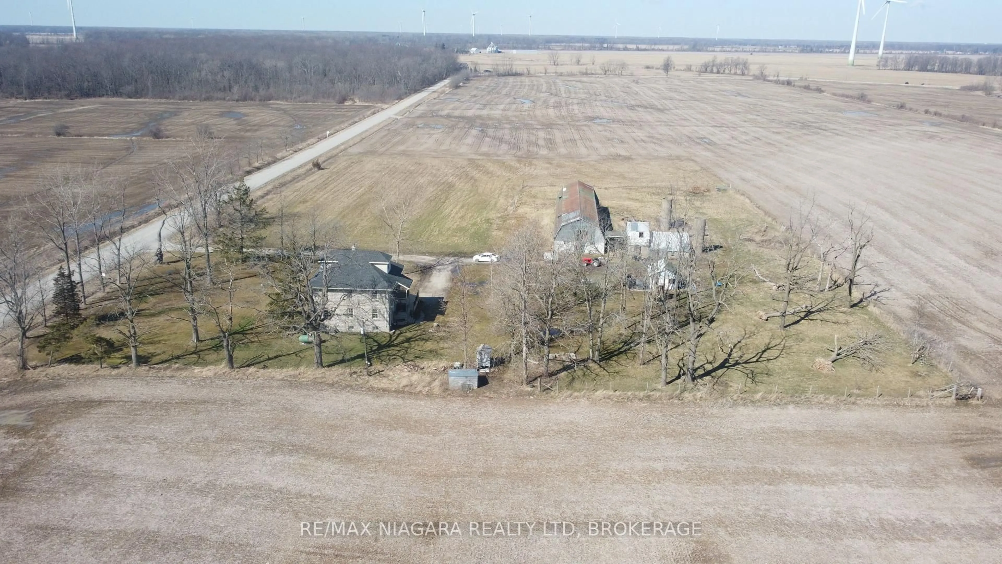 A pic from outside/outdoor area/front of a property/back of a property/a pic from drone, building for 298 Dickhout Rd, Haldimand Ontario N0A 1K0