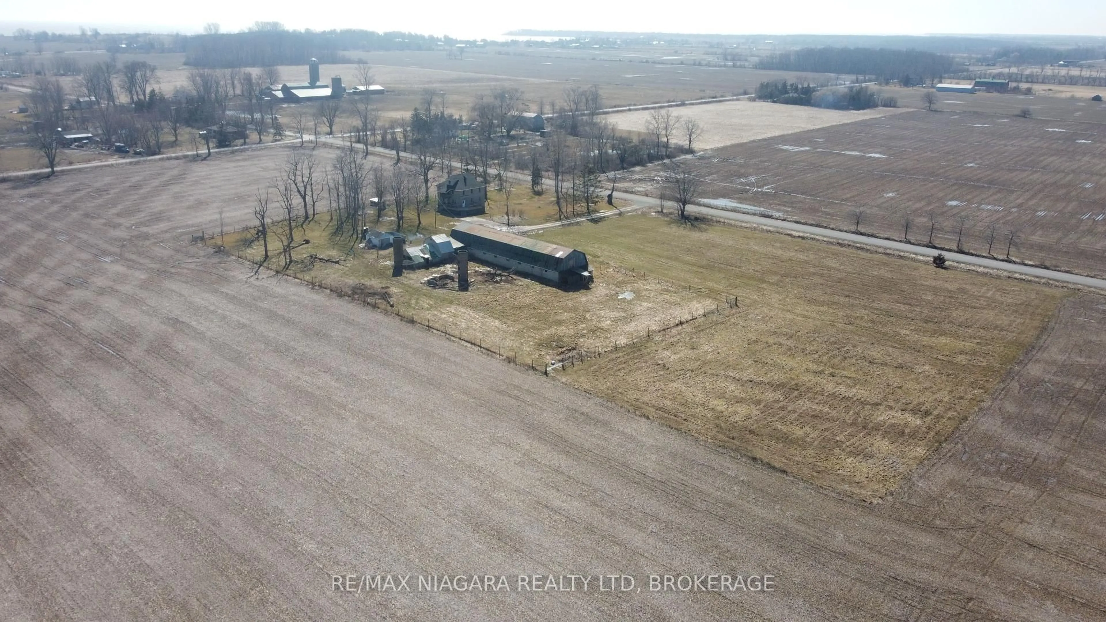A pic from outside/outdoor area/front of a property/back of a property/a pic from drone, building for 298 Dickhout Rd, Haldimand Ontario N0A 1K0