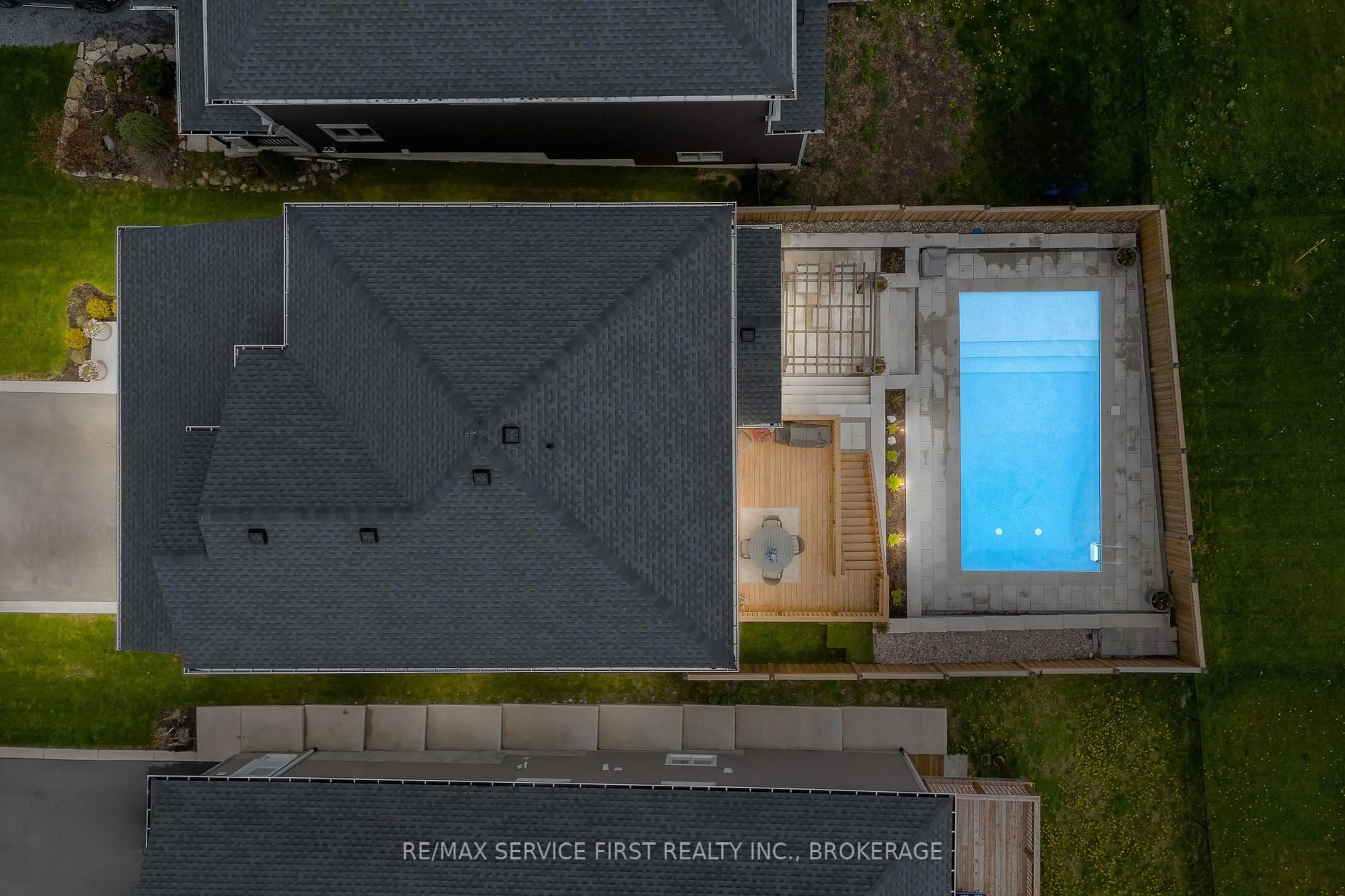 A pic from outside/outdoor area/front of a property/back of a property/a pic from drone, city buildings view from balcony for 1381 Woodfield Cres, Kingston Ontario K7P 0T4