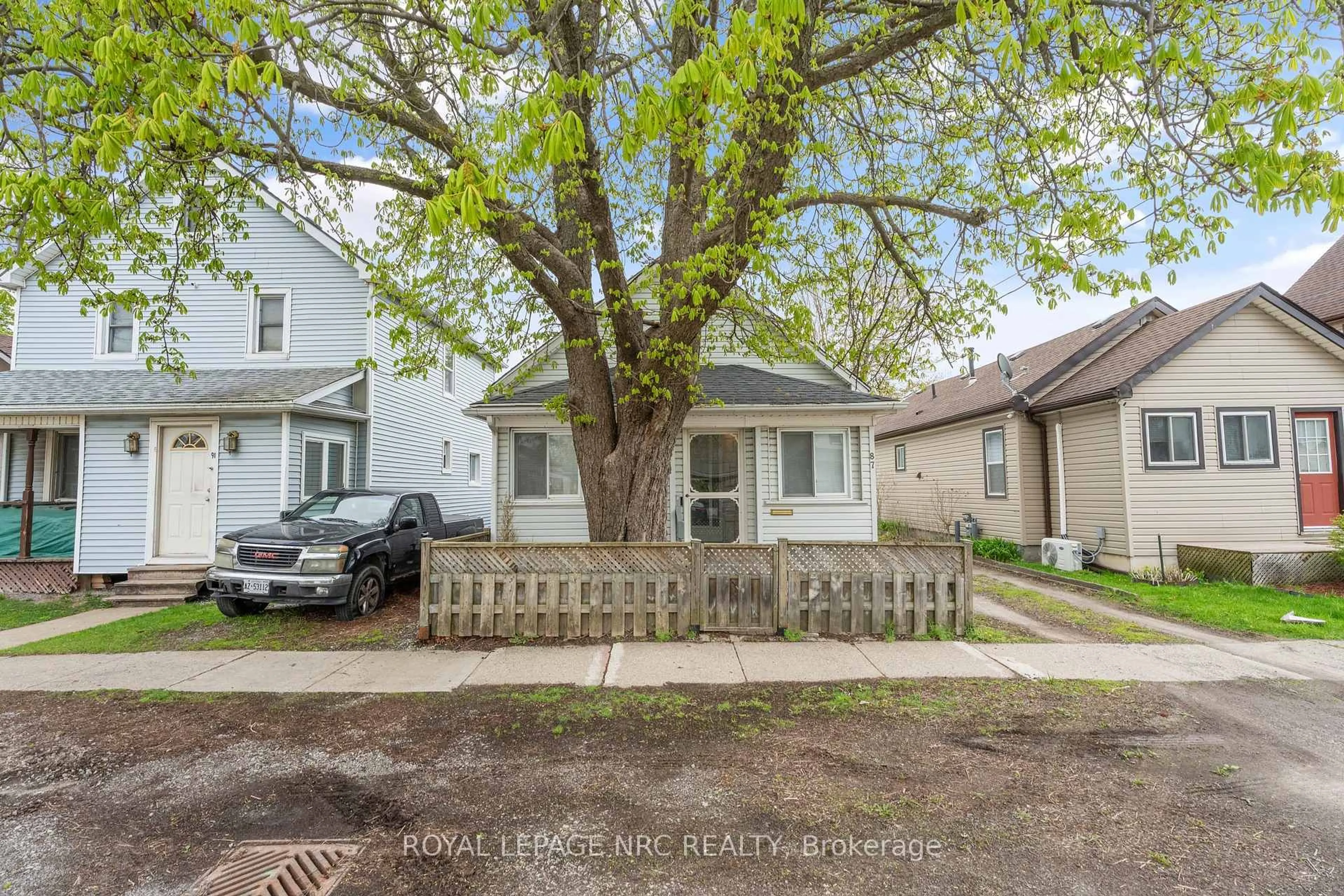 A pic from outside/outdoor area/front of a property/back of a property/a pic from drone, street for 87 Mitchell St, Port Colborne Ontario L3K 1X6