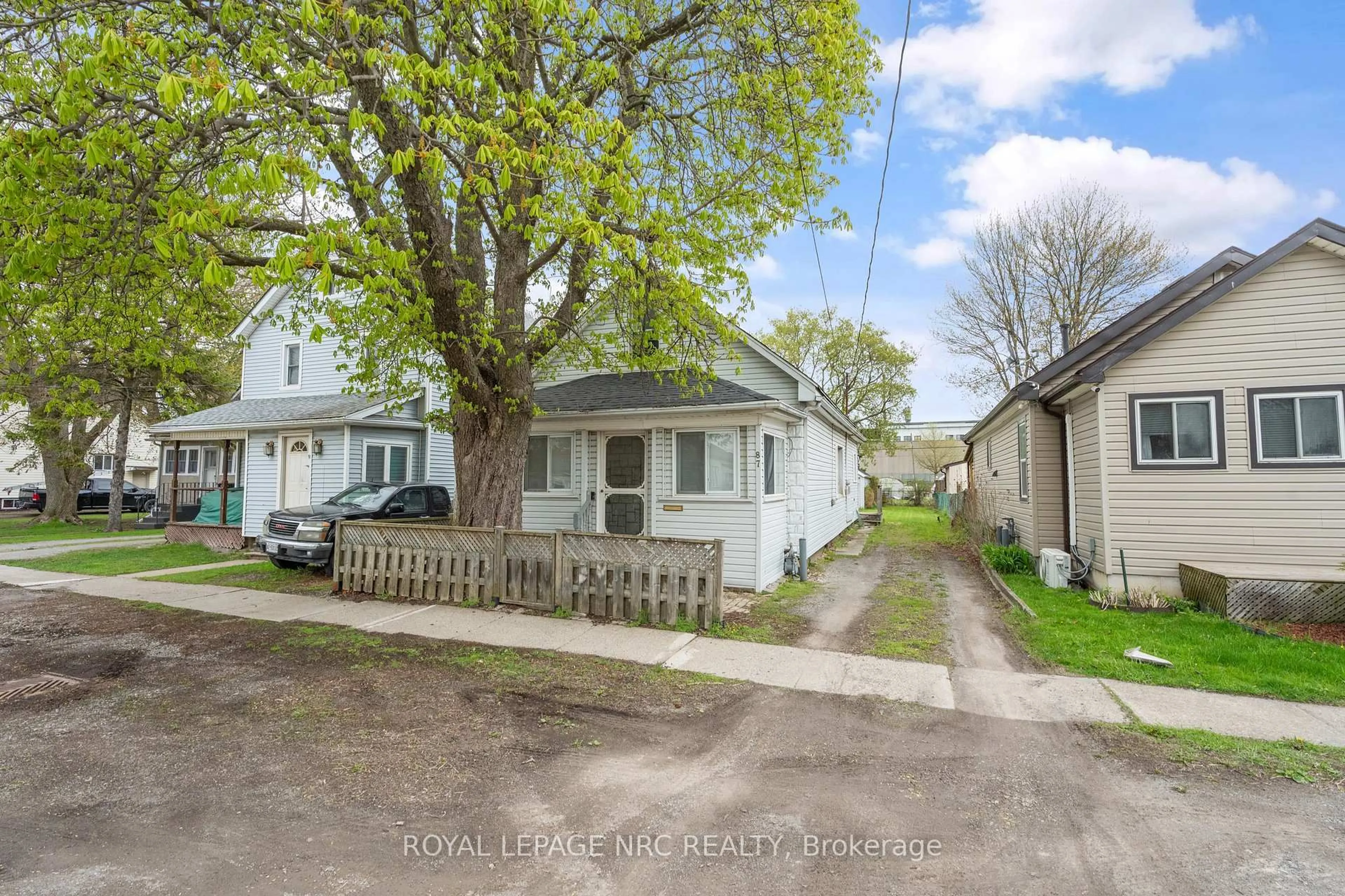 A pic from outside/outdoor area/front of a property/back of a property/a pic from drone, street for 87 Mitchell St, Port Colborne Ontario L3K 1X6