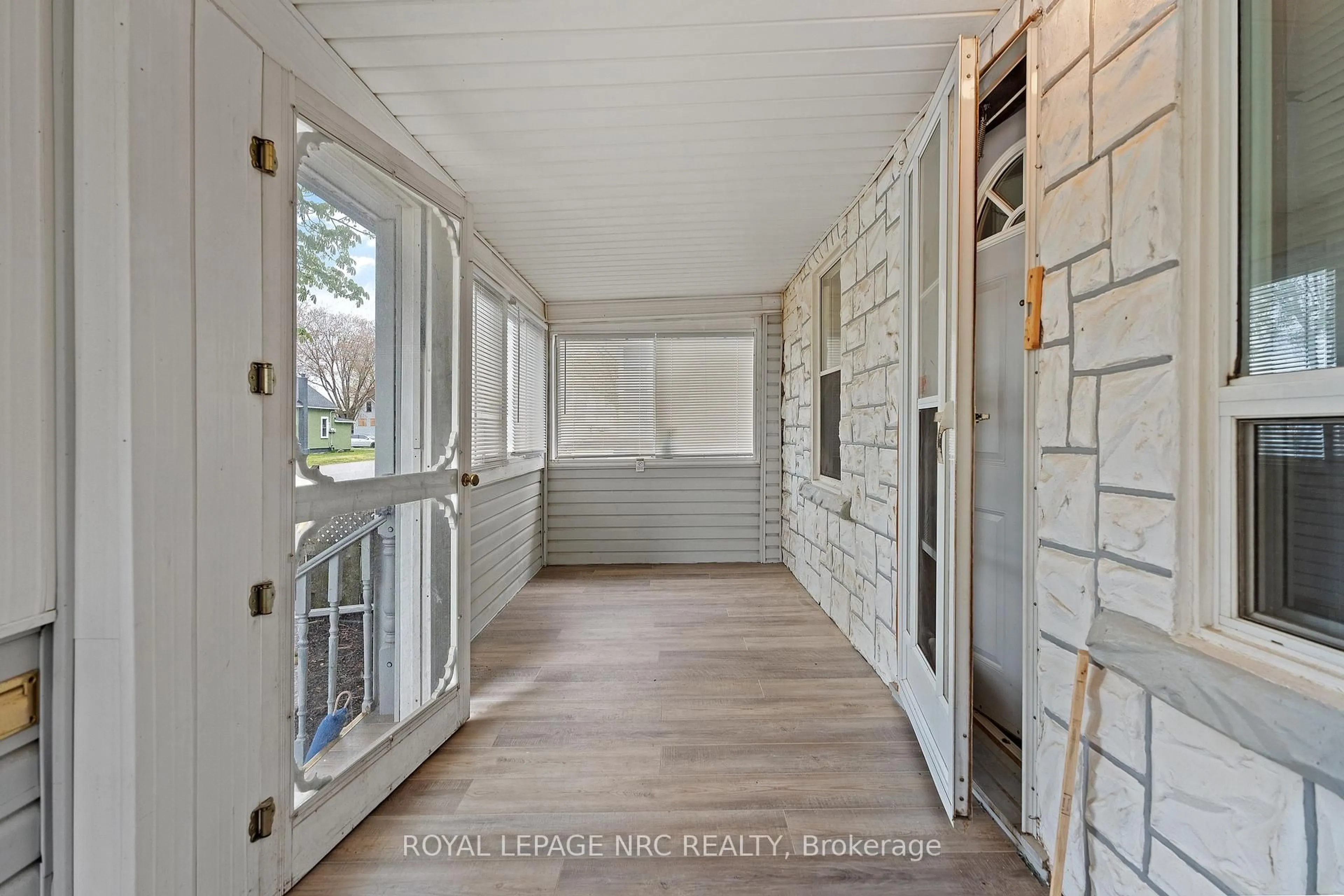 Indoor entryway for 87 Mitchell St, Port Colborne Ontario L3K 1X6