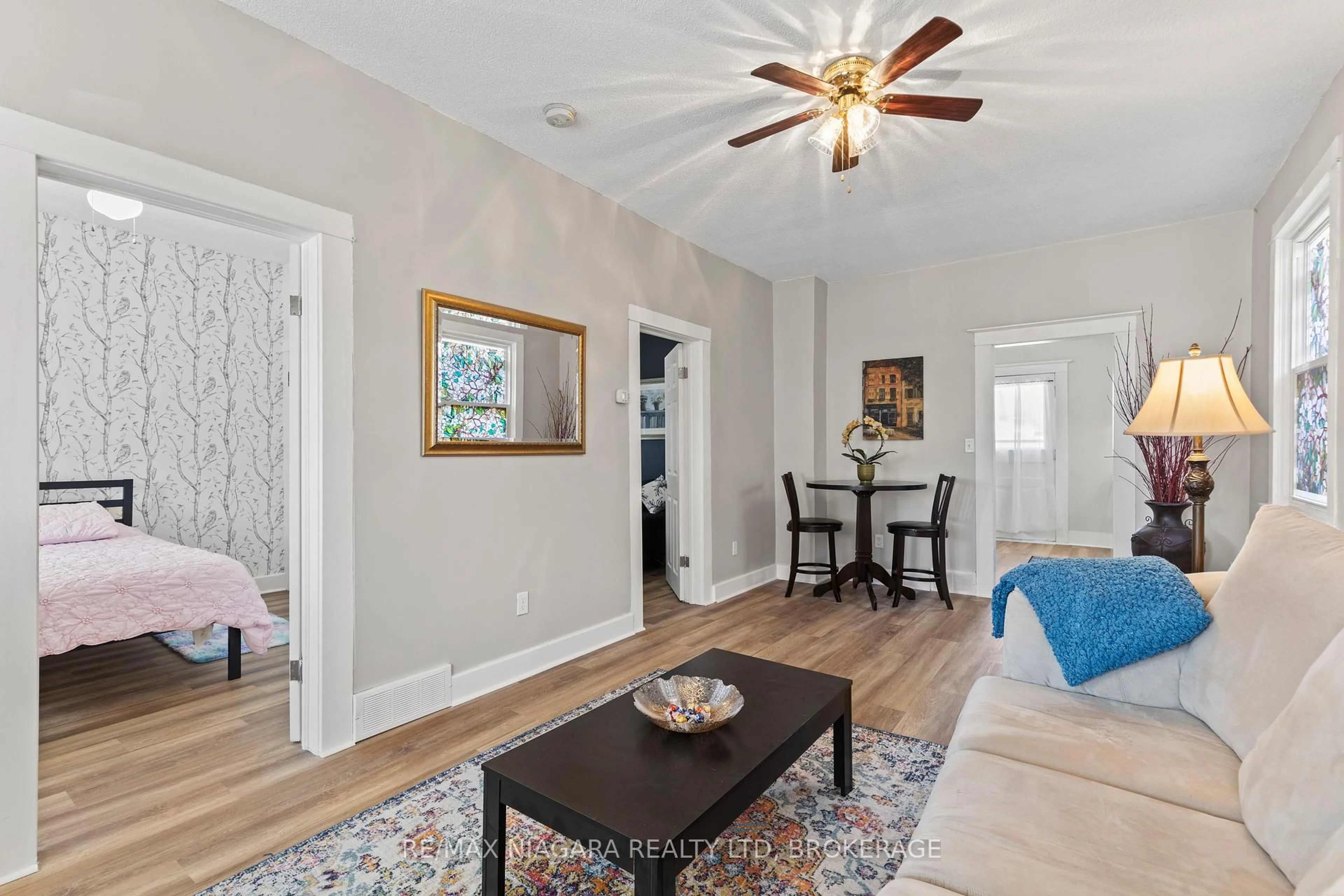 Living room with furniture, unknown for 28 ANN St, Thorold Ontario L2V 2J5