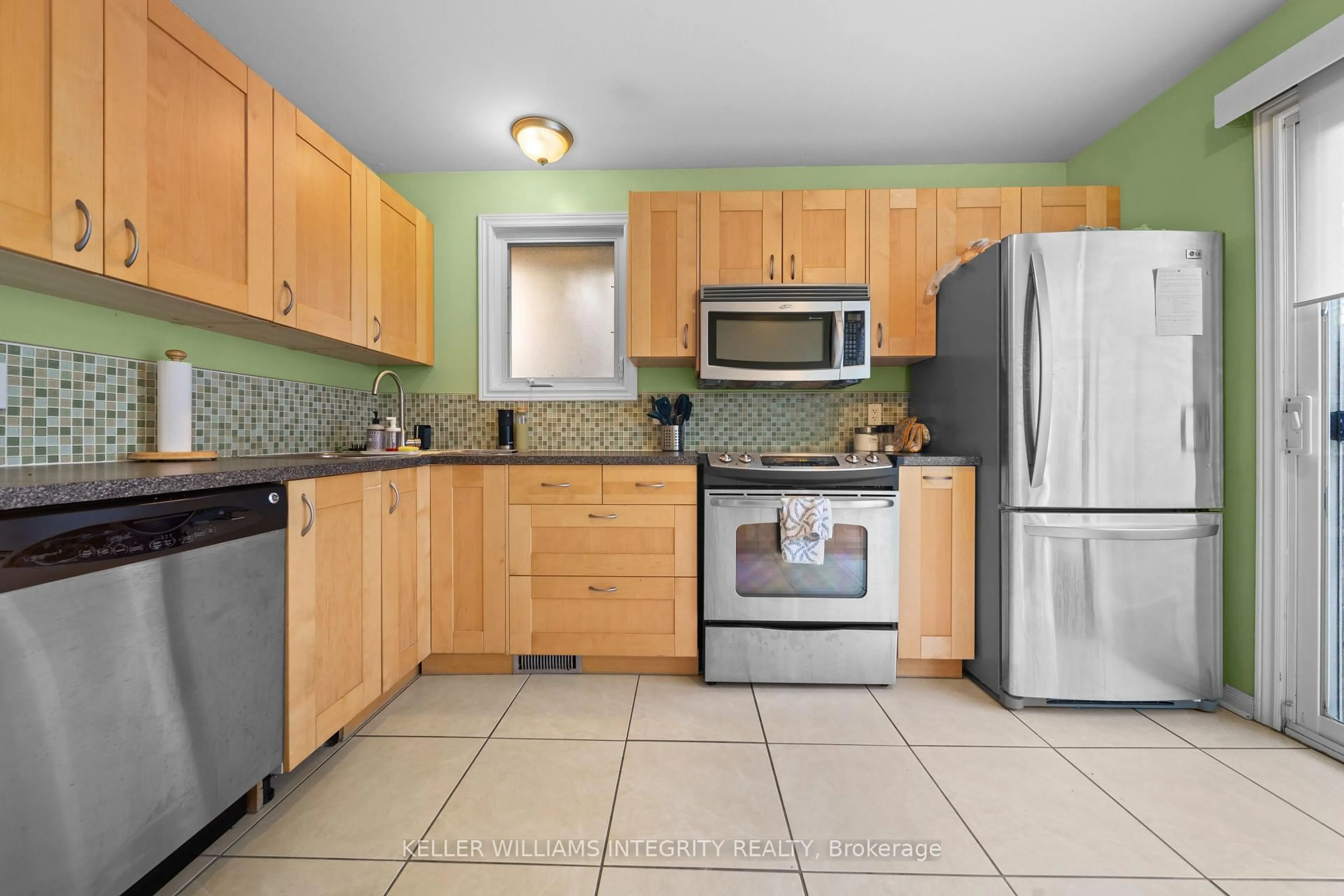 Standard kitchen, ceramic/tile floor for 3310 SOUTHGATE Rd #193, Ottawa Ontario K1V 8X4