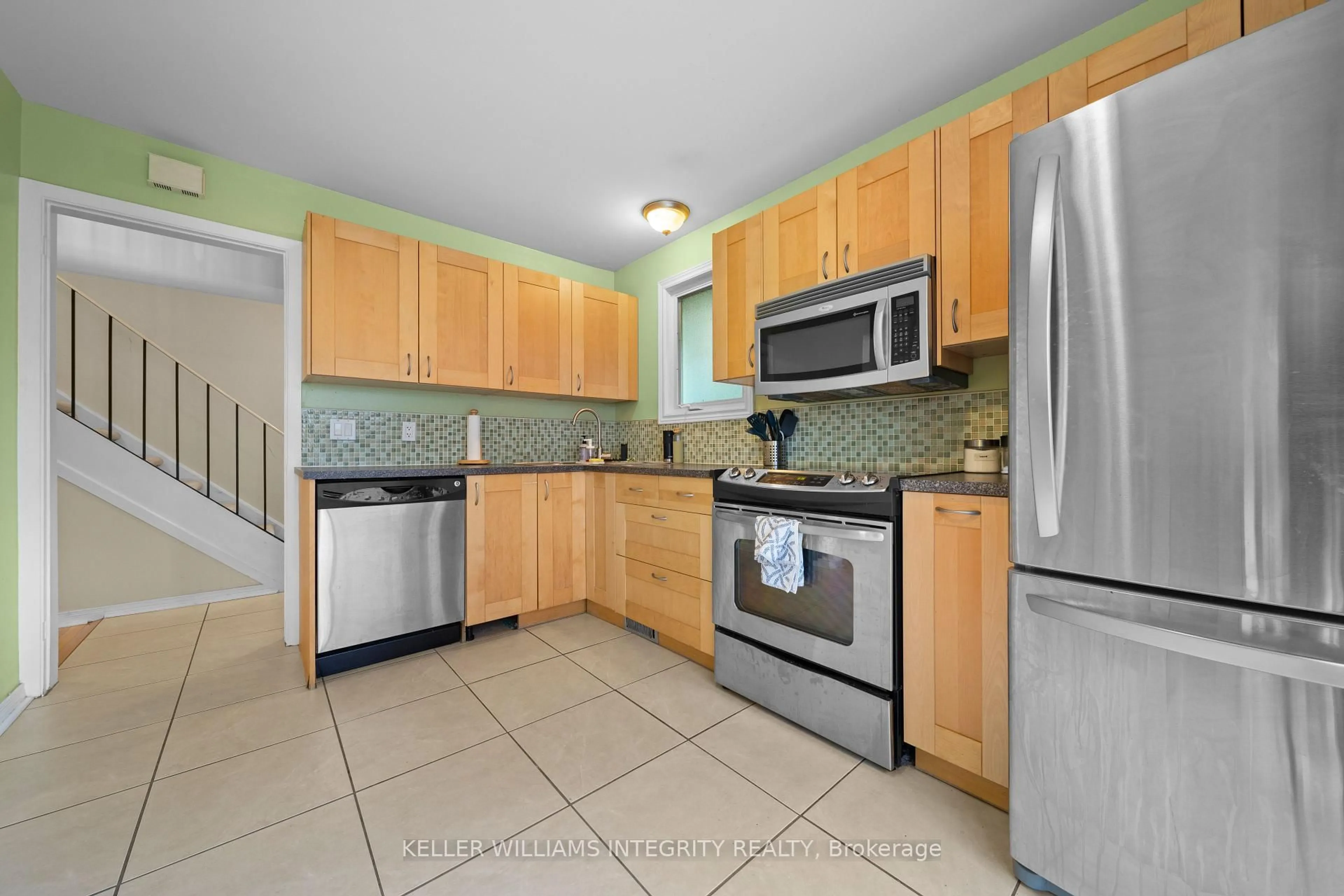 Standard kitchen, ceramic/tile floor for 3310 SOUTHGATE Rd #193, Ottawa Ontario K1V 8X4