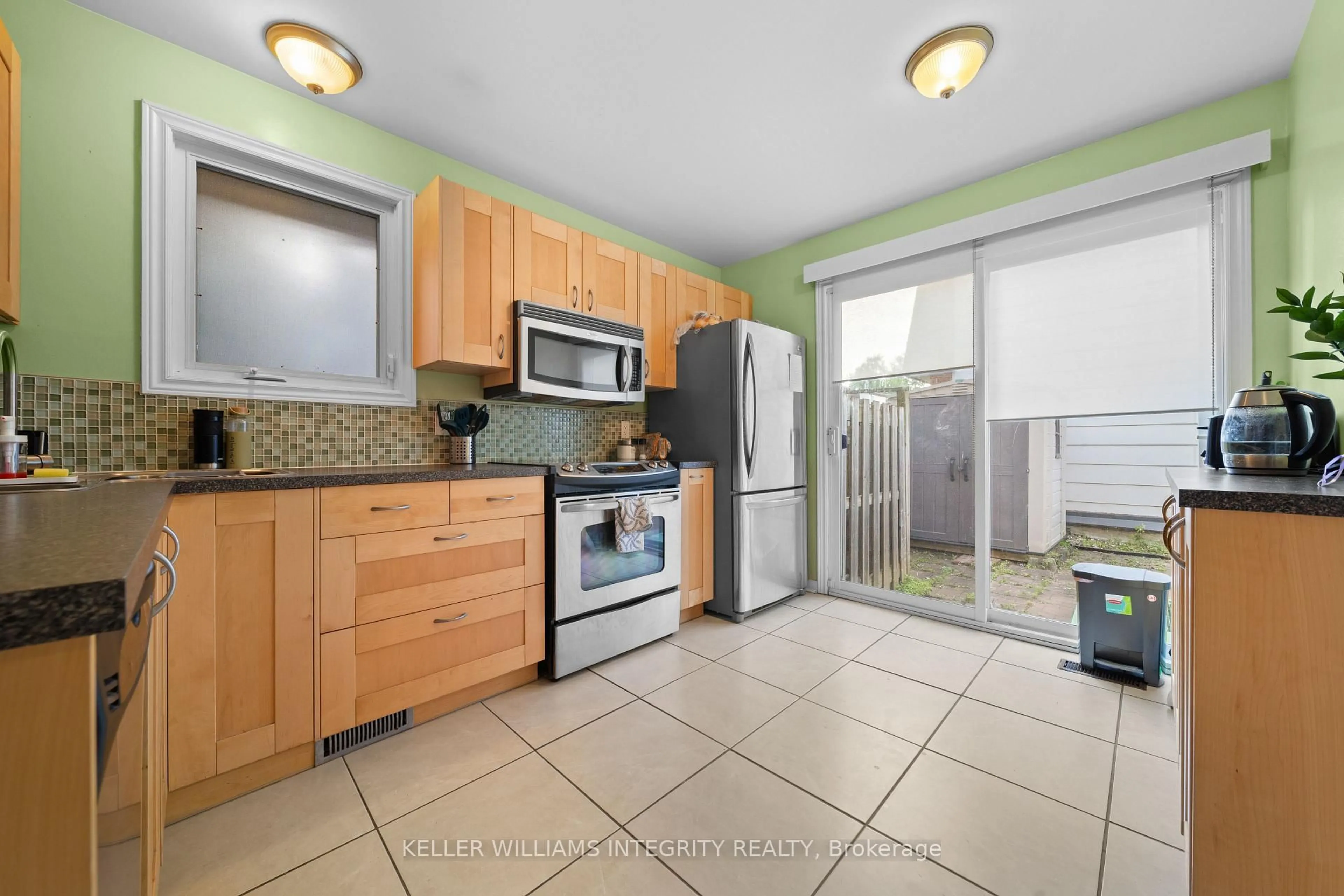 Standard kitchen, ceramic/tile floor for 3310 SOUTHGATE Rd #193, Ottawa Ontario K1V 8X4