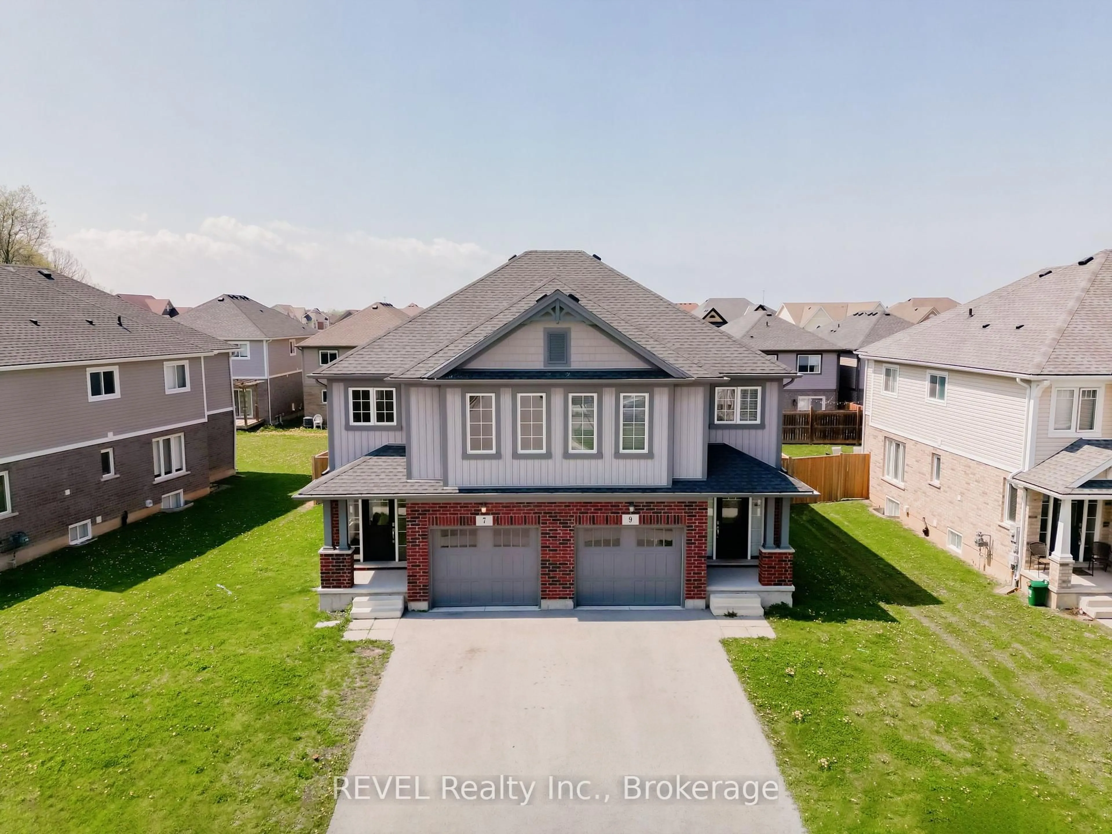 A pic from outside/outdoor area/front of a property/back of a property/a pic from drone, street for 7 Hawthorn Ave, Thorold Ontario L2V 0H9