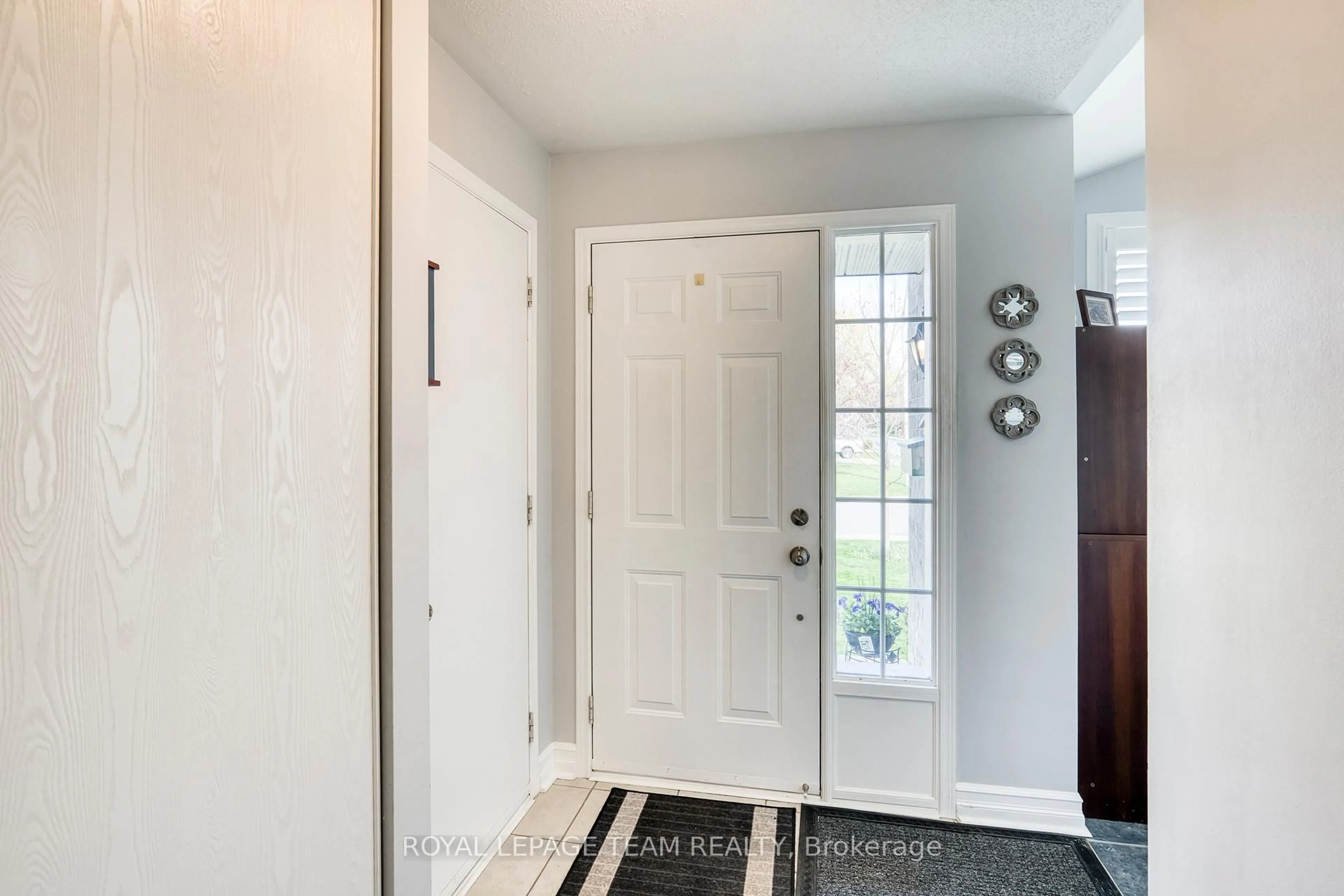 Indoor entryway for 69 Harold St, Almonte Ontario K0A 1A0