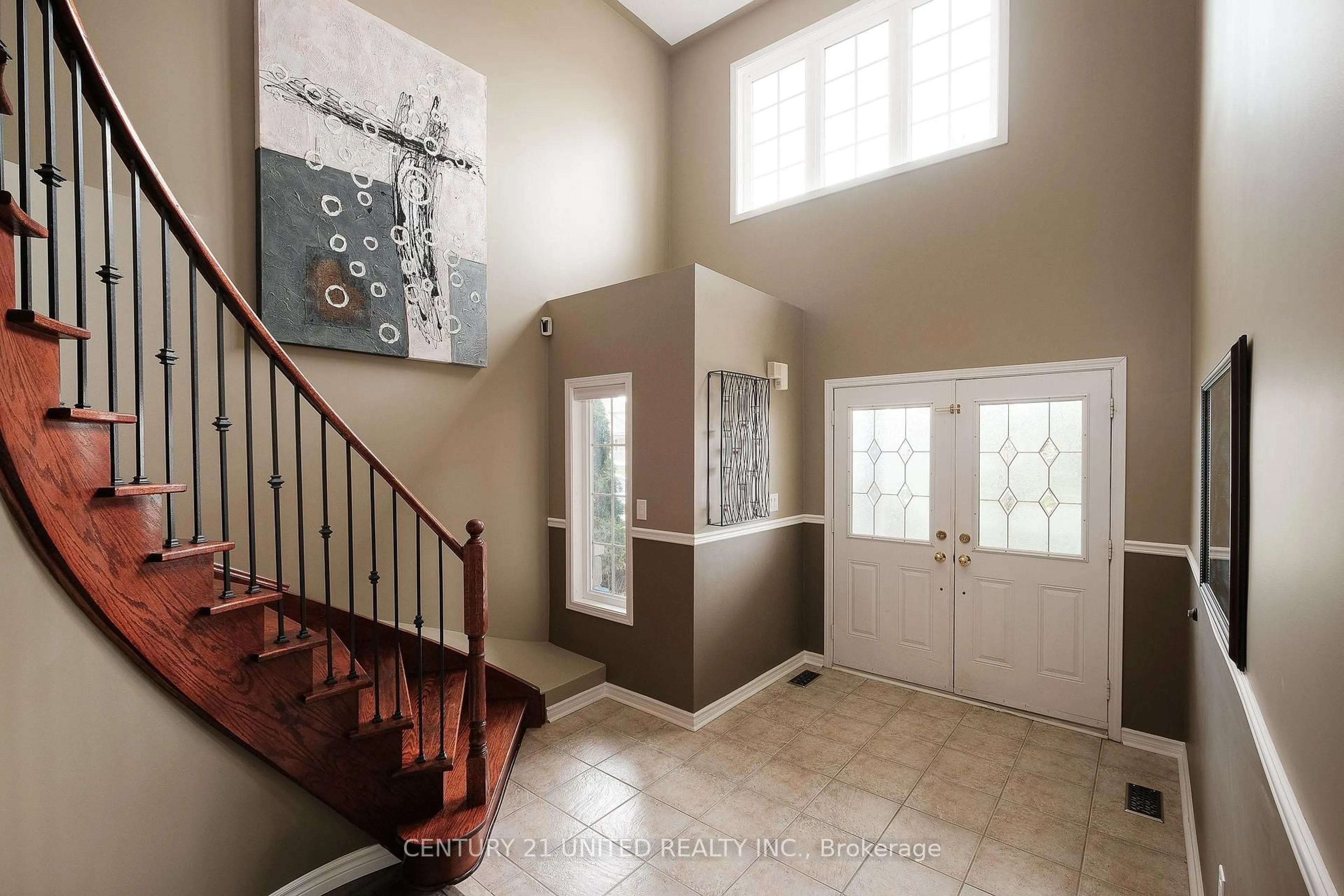 Indoor entryway for 1403 Ireland Dr, Peterborough West Ontario K9K 0A7