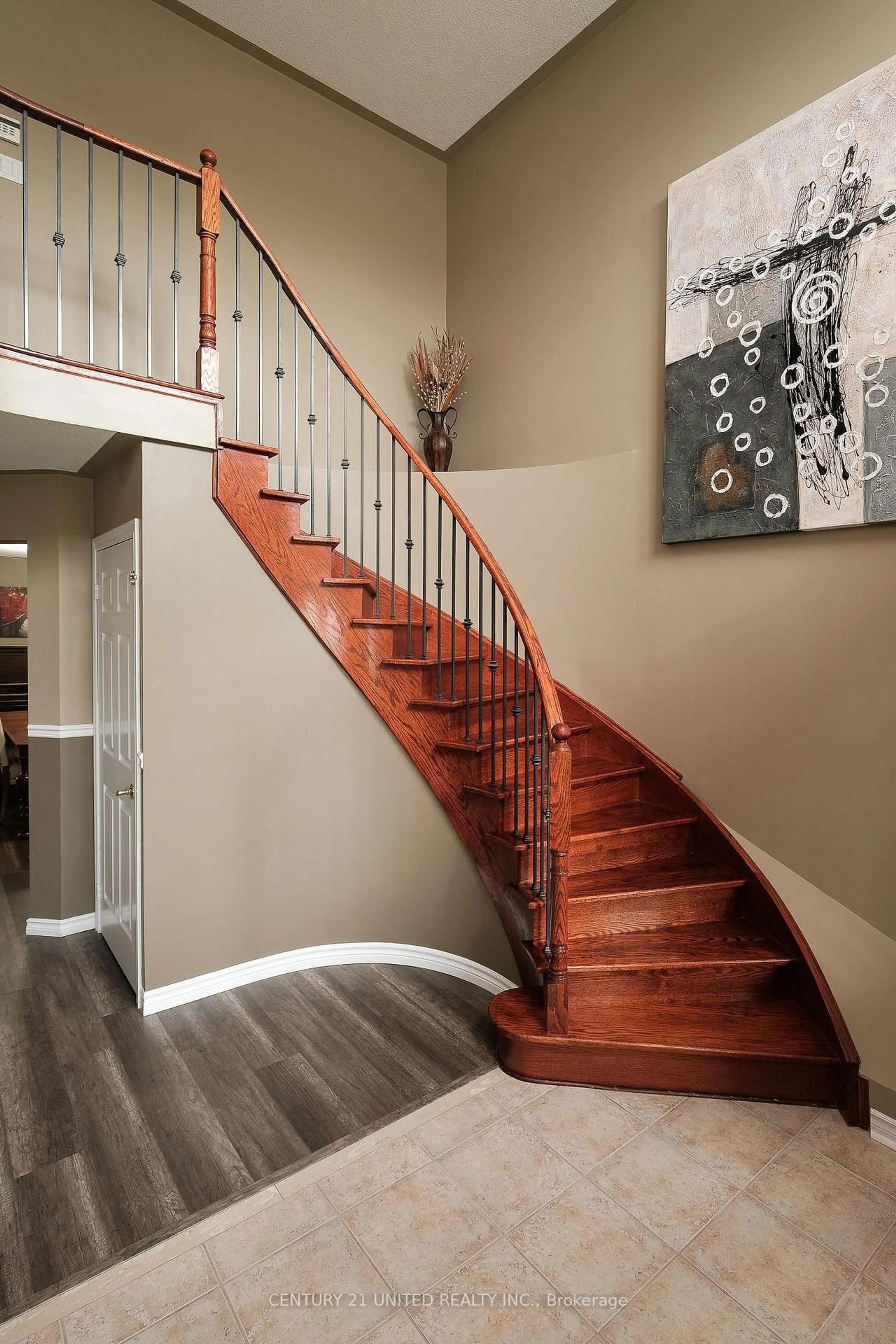 Stairs for 1403 Ireland Dr, Peterborough West Ontario K9K 0A7