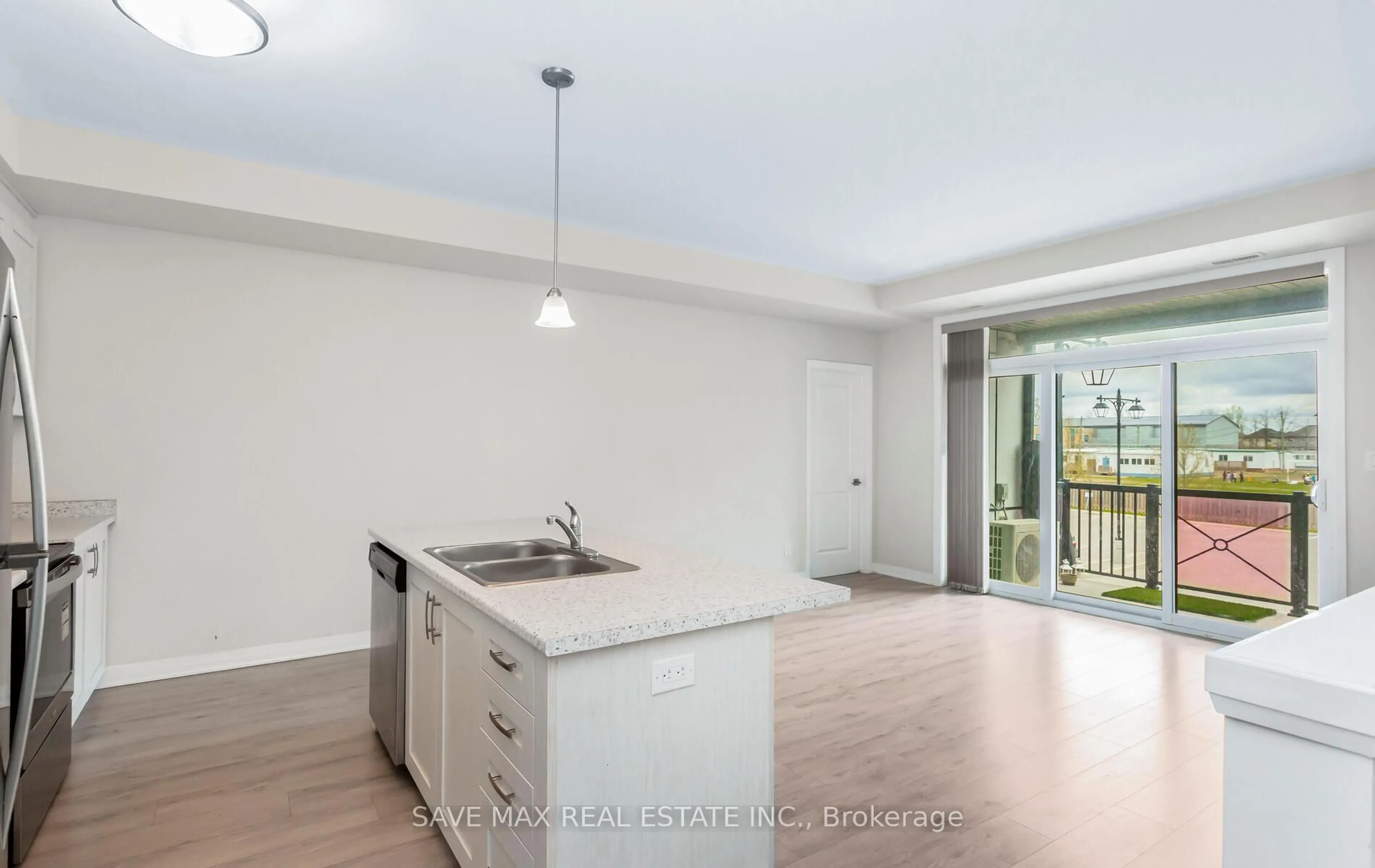 Open concept kitchen, wood/laminate floor for 155 Thomas Slee Dr #2H, Kitchener Ontario N2P 0J8