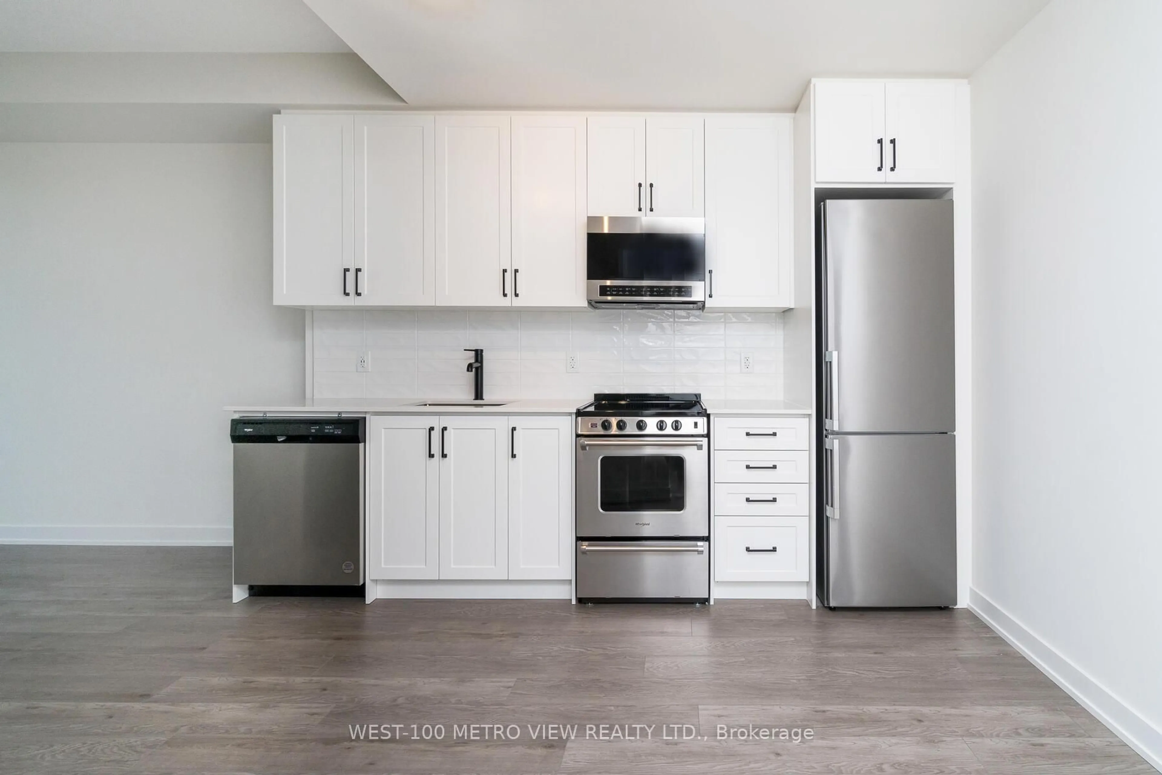 Standard kitchen, unknown for 212 King William St #822, Hamilton Ontario L8R 3P2