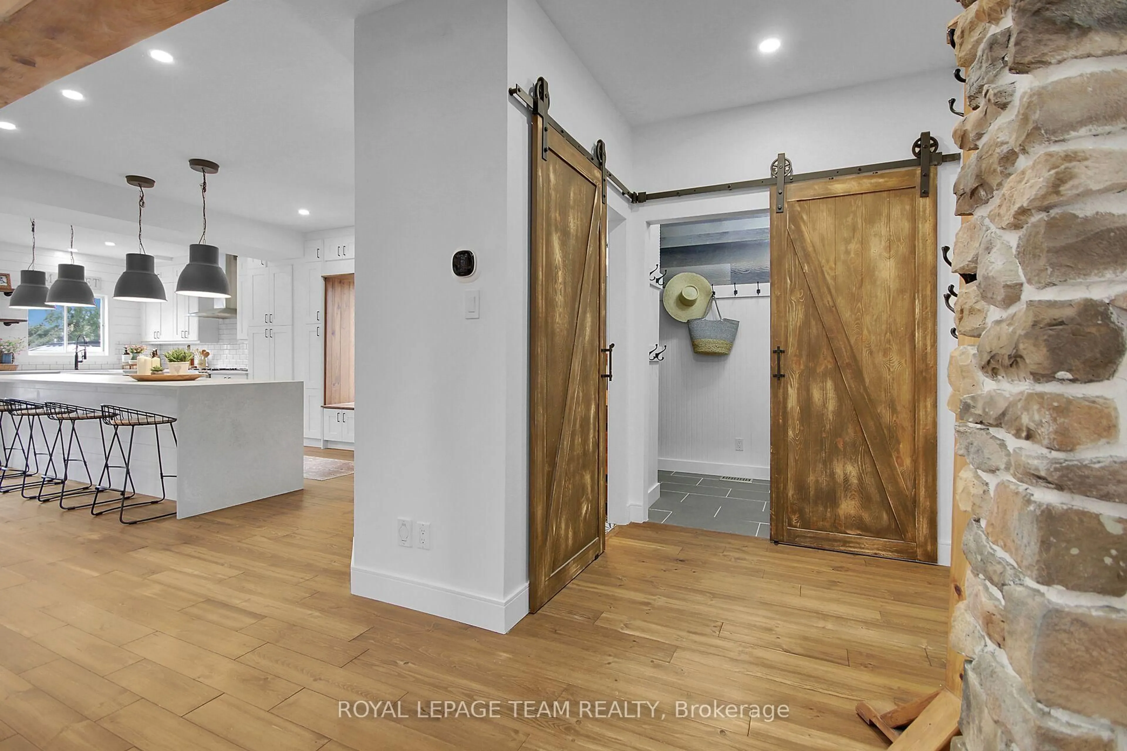 Indoor entryway for 4184 Wolfe Point Way, Ottawa Ontario K1V 1P5