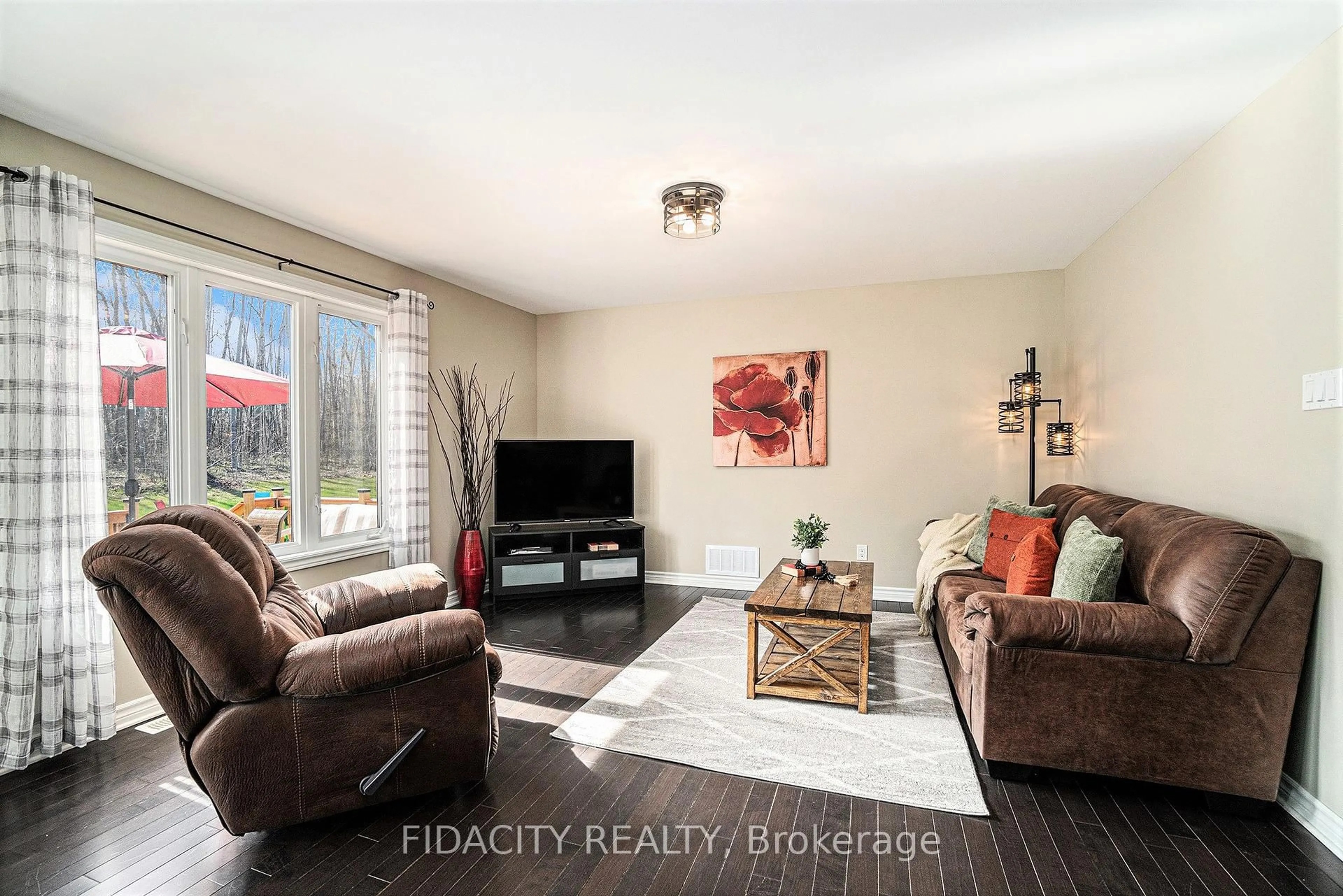 Living room with furniture, wood/laminate floor for 2010 Thibault Crt, North Dundas Ontario K0C 1H0