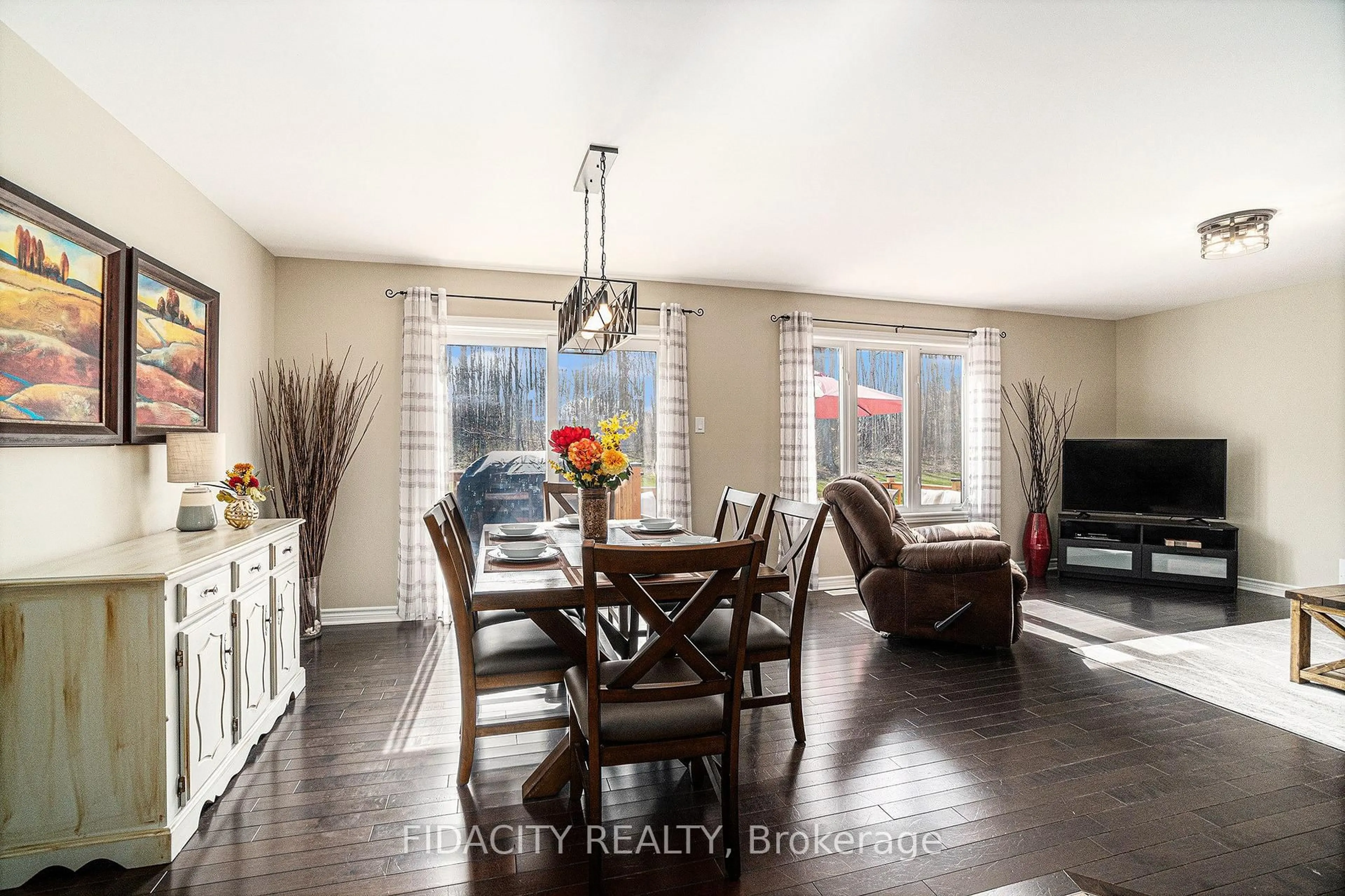 Dining room, wood/laminate floor for 2010 Thibault Crt, North Dundas Ontario K0C 1H0