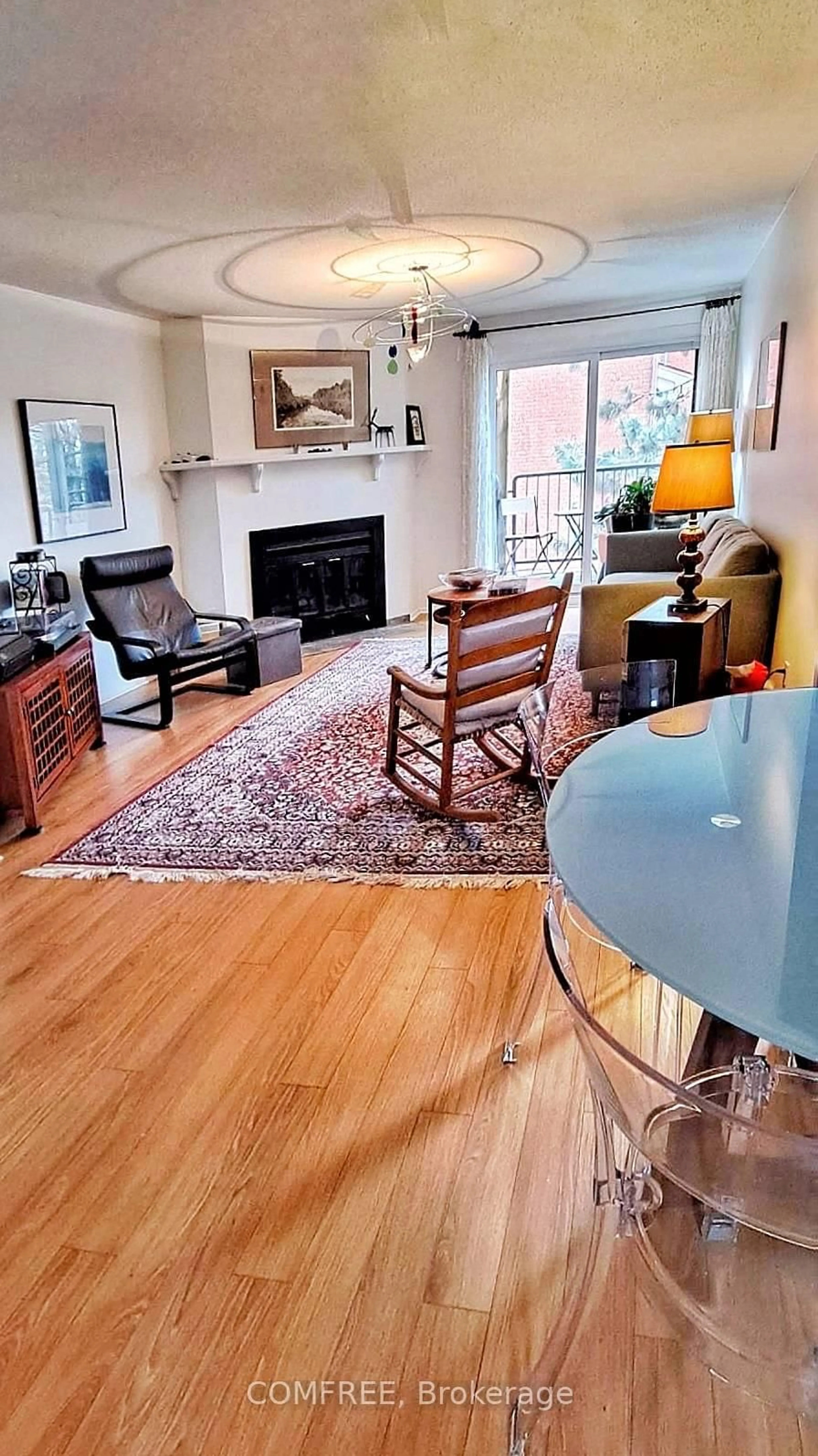 Living room with furniture, wood/laminate floor for 194 Alvin Rd, Ottawa Ontario K1K 2V1