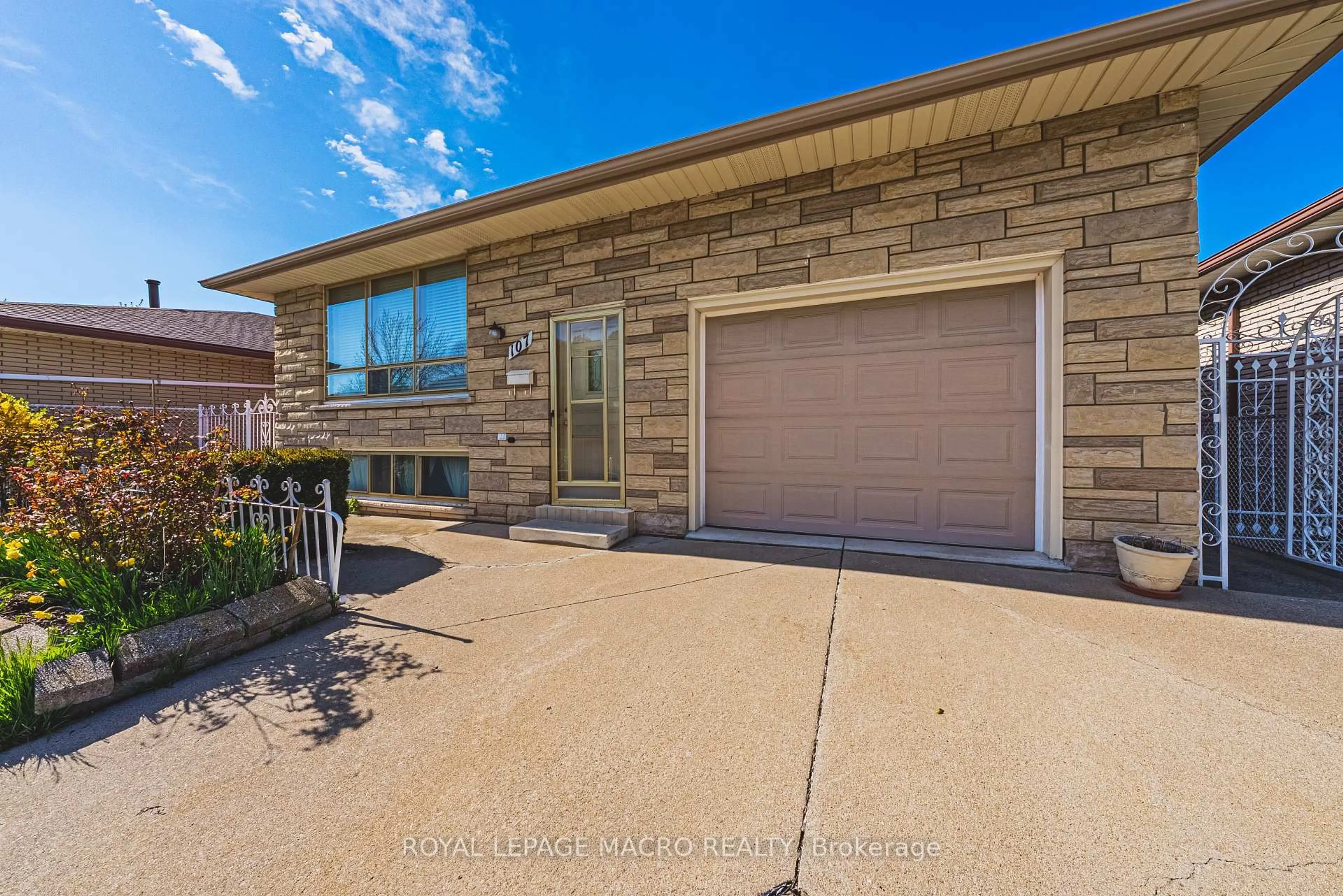 Unknown for 107 Marcella Cres, Hamilton Ontario L8K 6E9