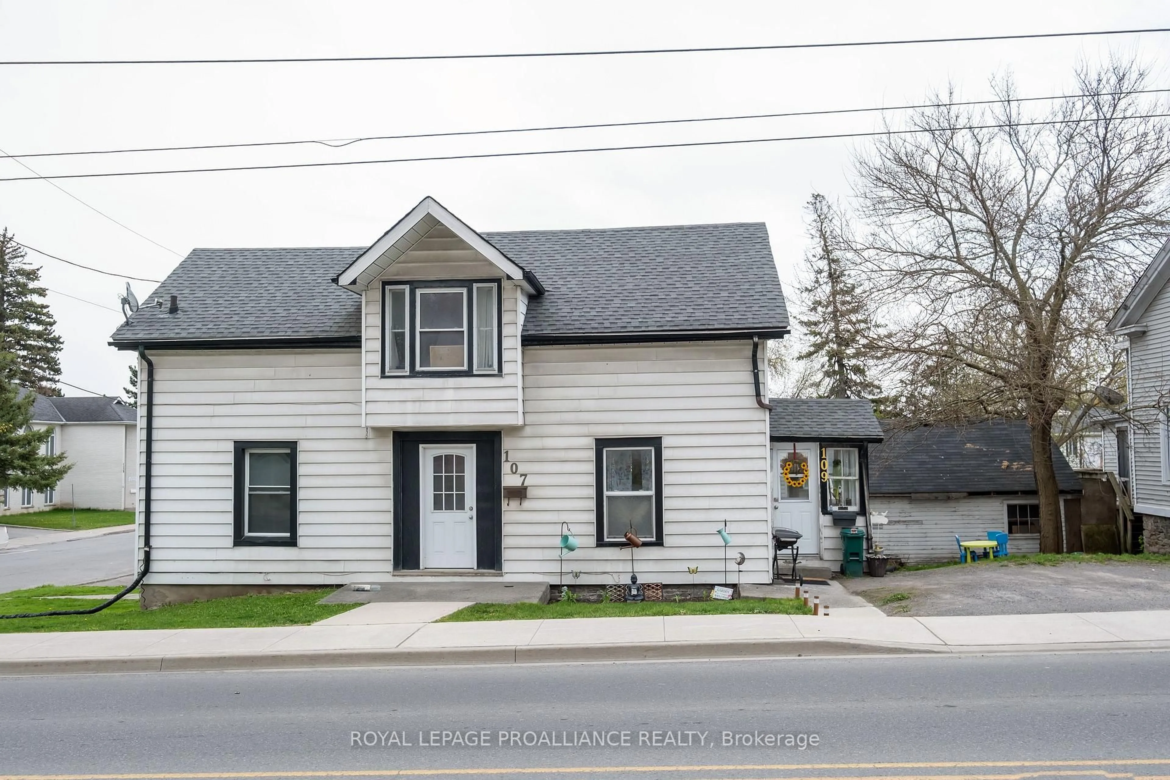 Home with vinyl exterior material, street for 107-109 King St, Quinte West Ontario K8V 3W2