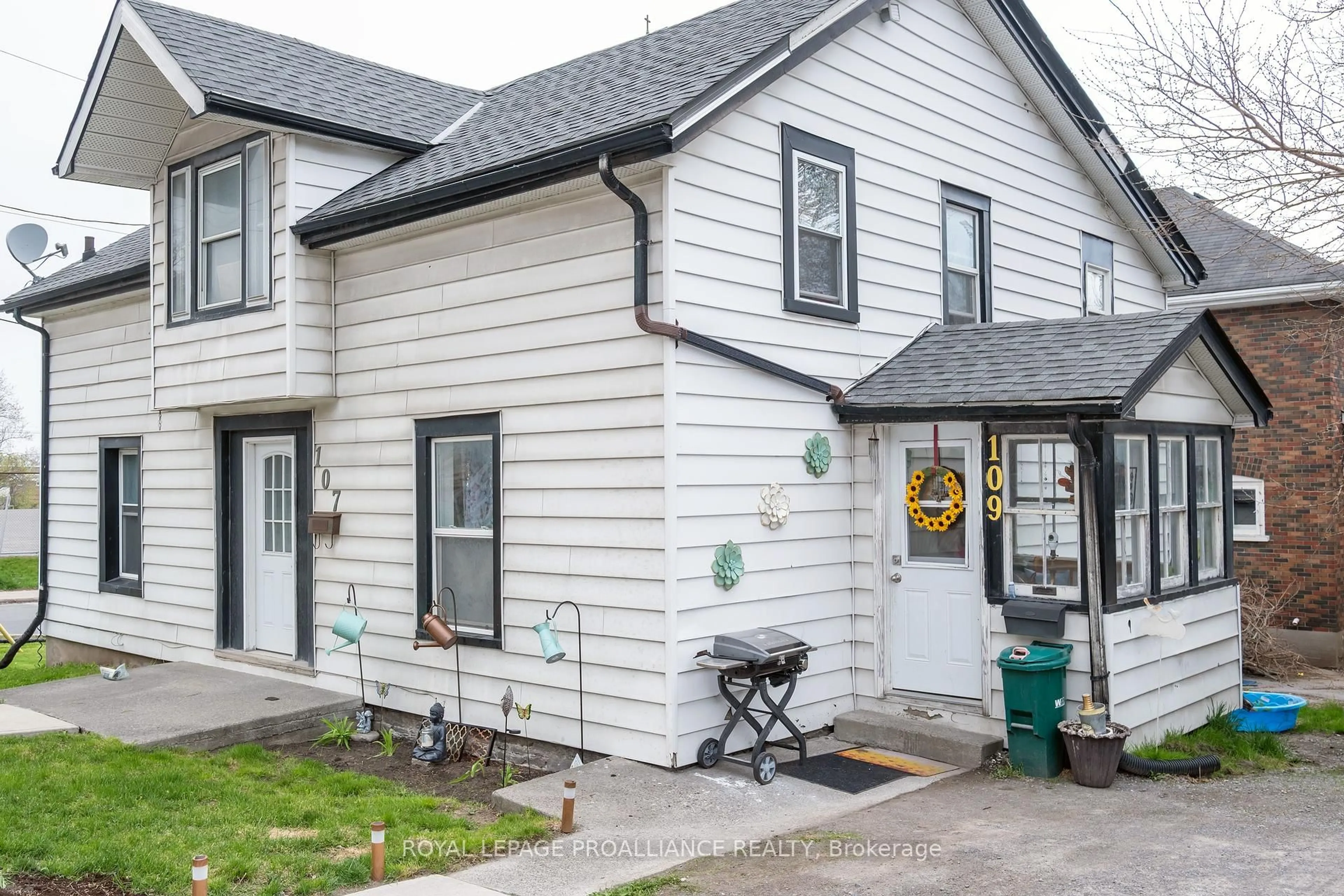 Home with vinyl exterior material, street for 107-109 King St, Quinte West Ontario K8V 3W2