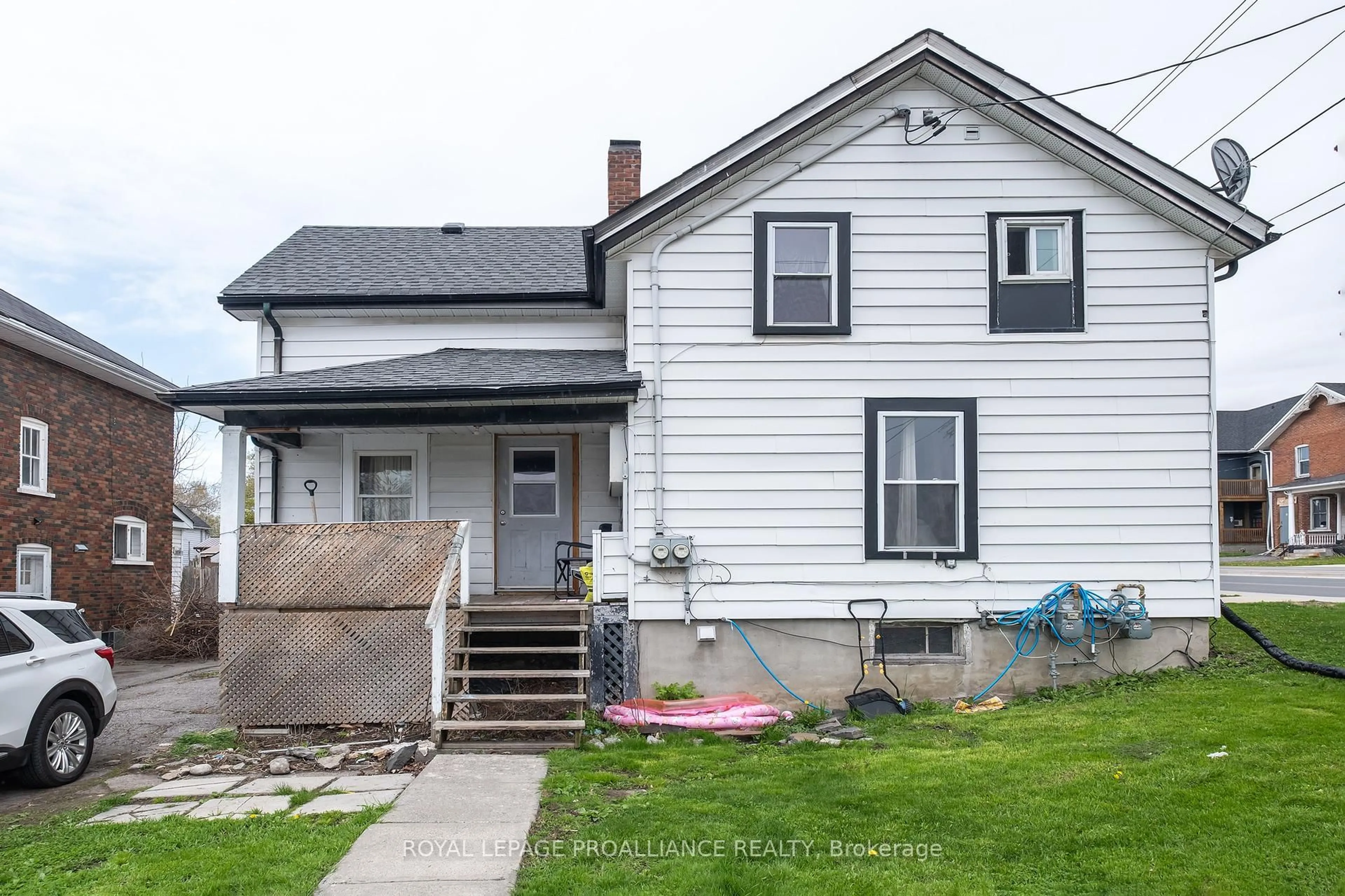 Home with vinyl exterior material, street for 107-109 King St, Quinte West Ontario K8V 3W2