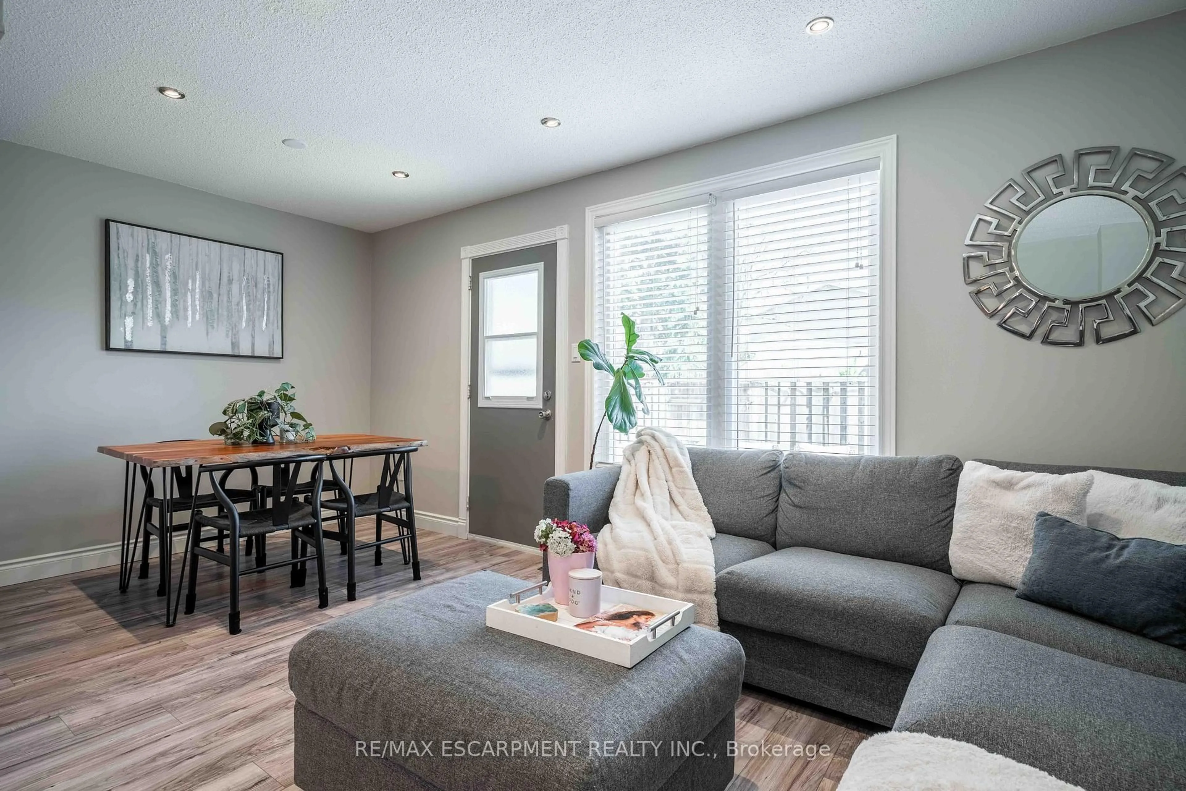 Living room with furniture, wood/laminate floor for 1396 Upper Ottawa St #33, Hamilton Ontario L8W 1R1