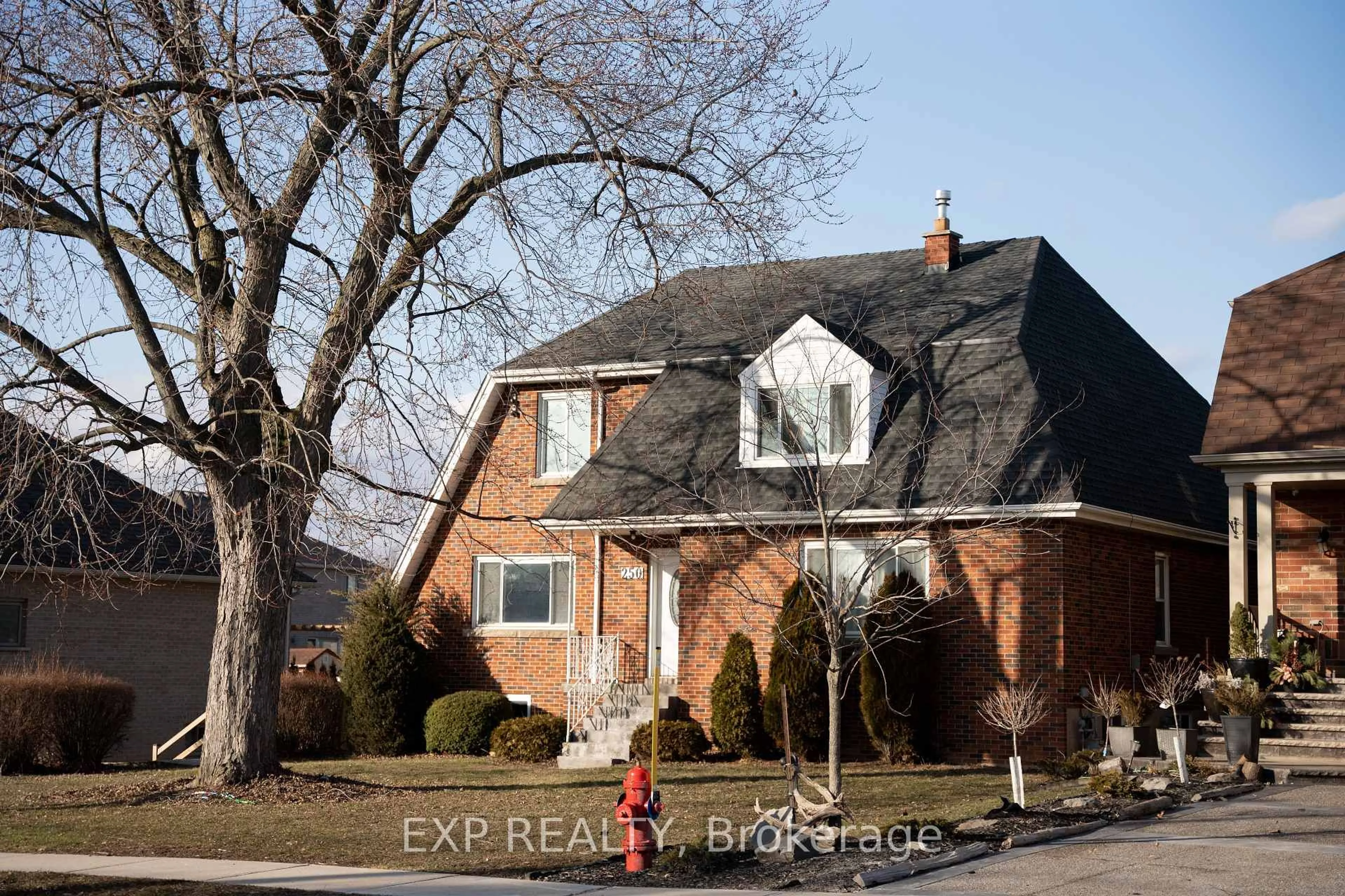 Home with brick exterior material, street for 250 Highland Rd, Hamilton Ontario L8J 3T7
