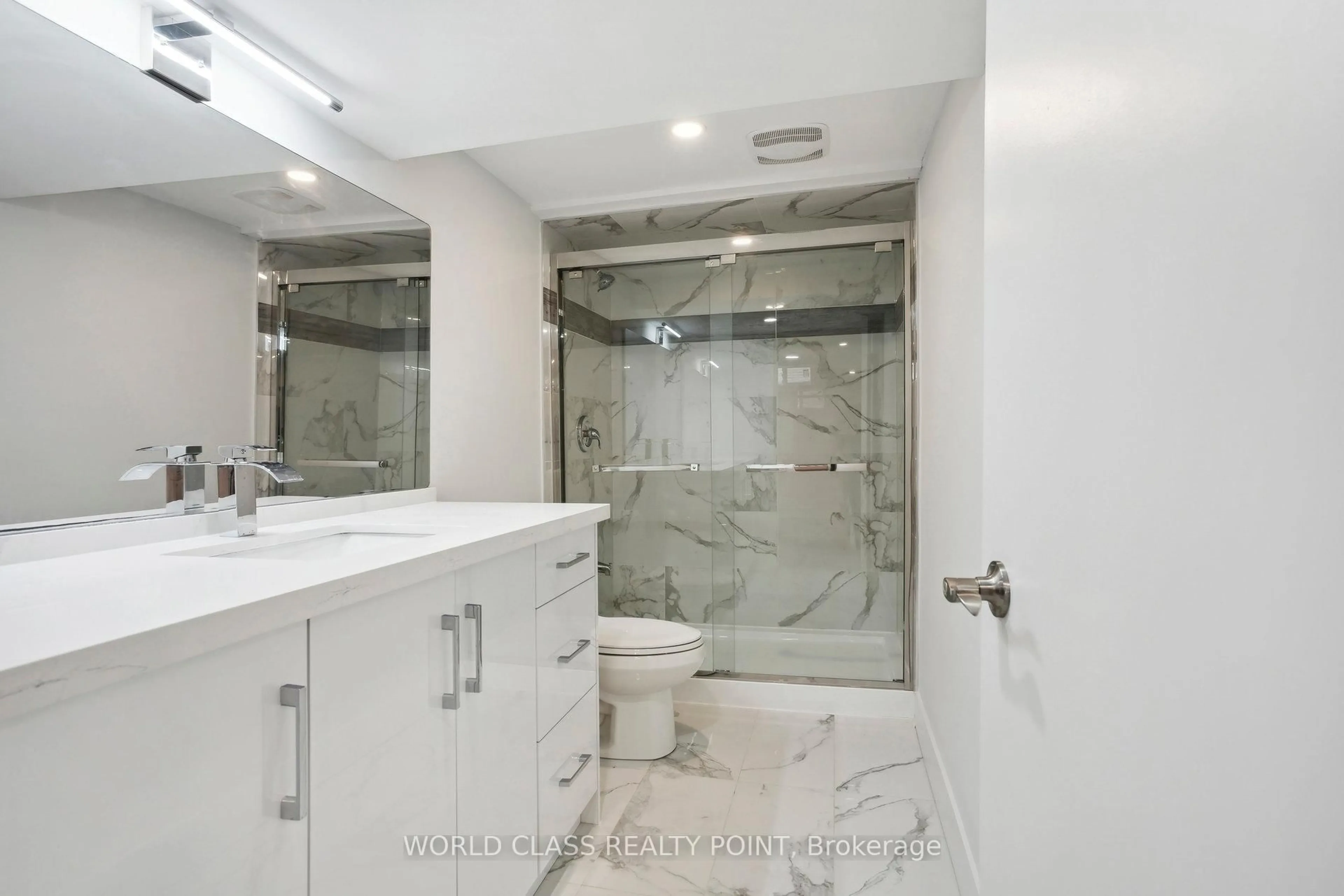 Contemporary bathroom, ceramic/tile floor for 396 Hudson Dr, London East Ontario N5V 1E6
