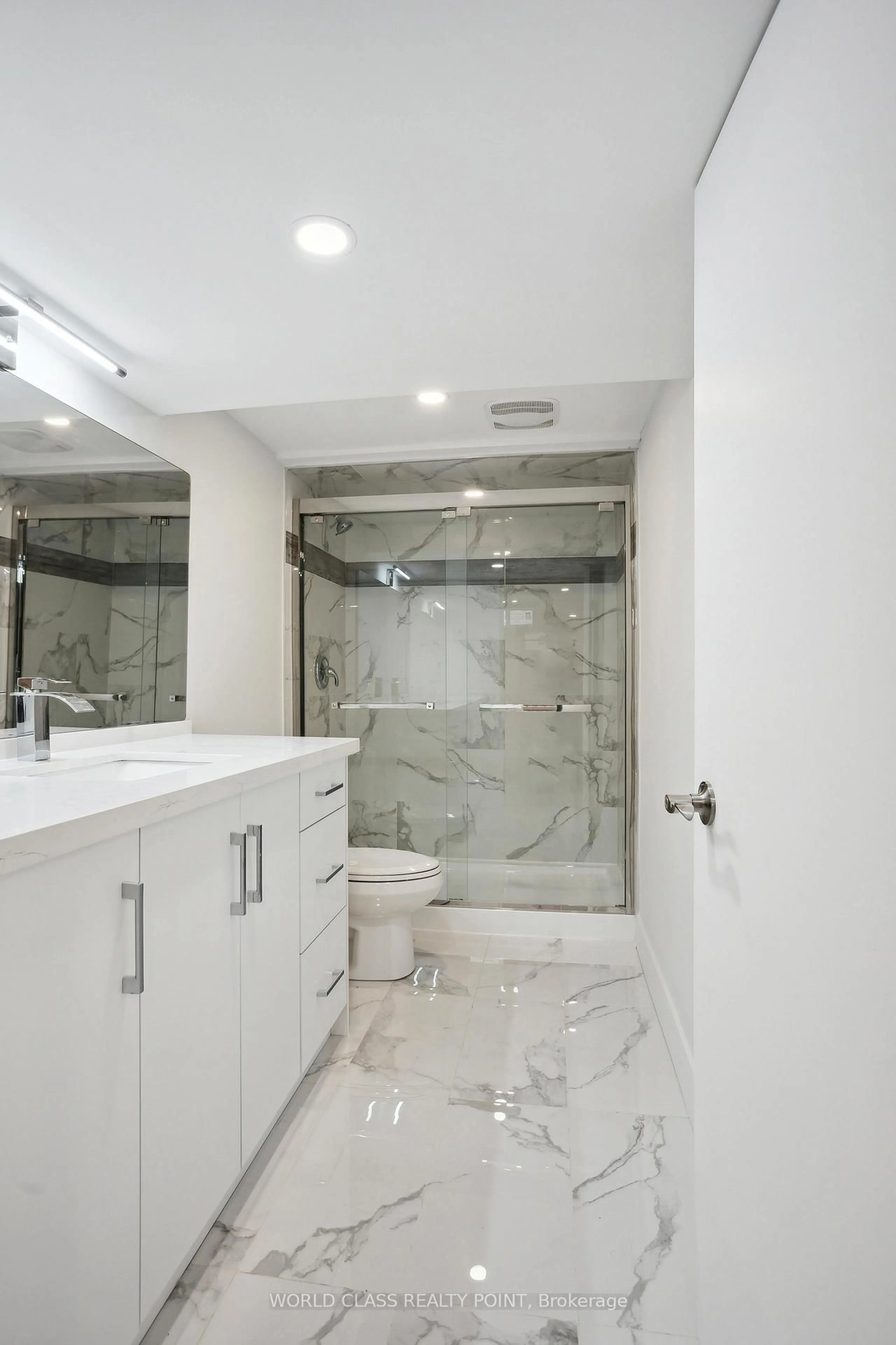 Contemporary bathroom, ceramic/tile floor for 396 Hudson Dr, London East Ontario N5V 1E6