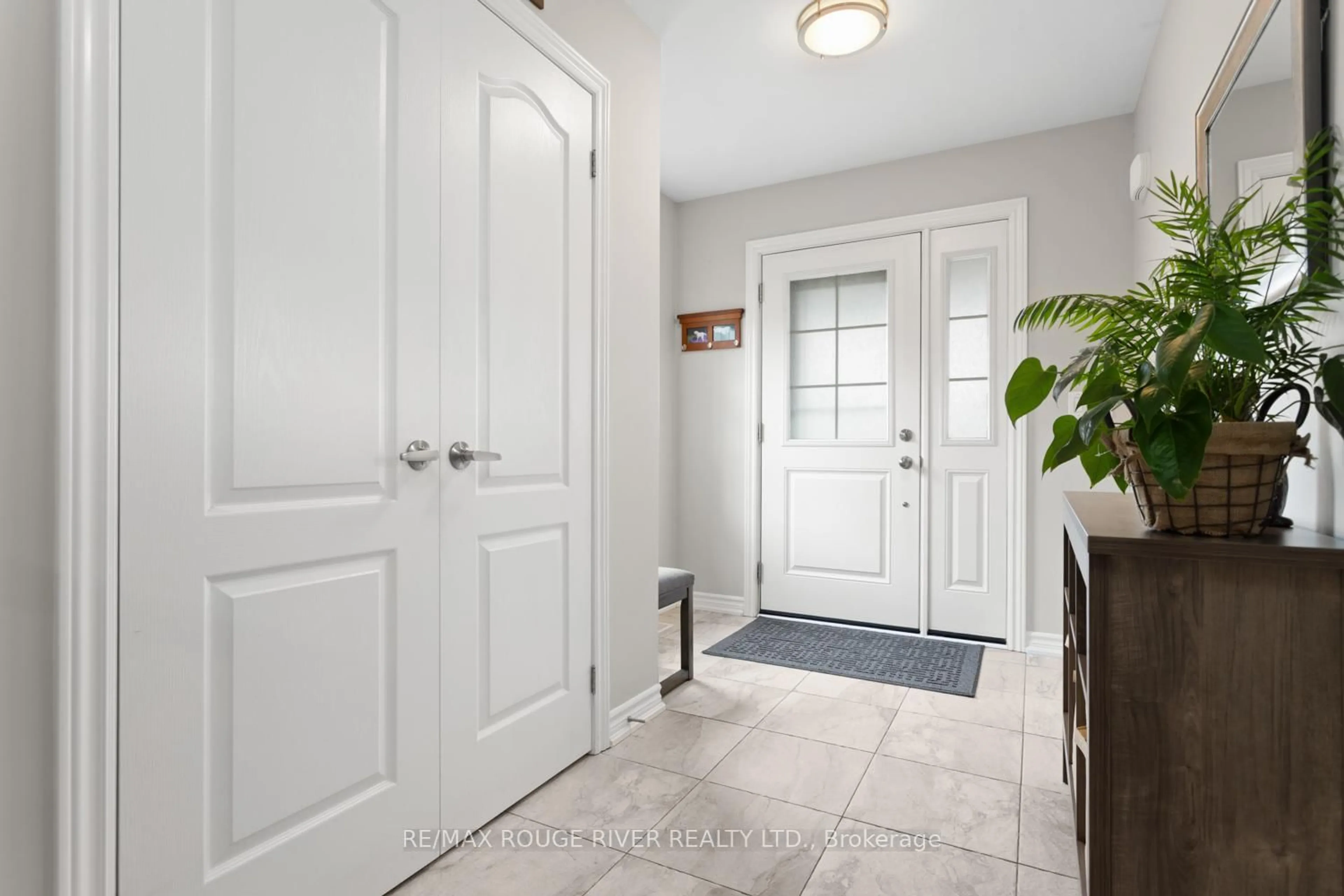 Indoor entryway for 269 Fred Pratt St, Cobourg Ontario K9A 3P1