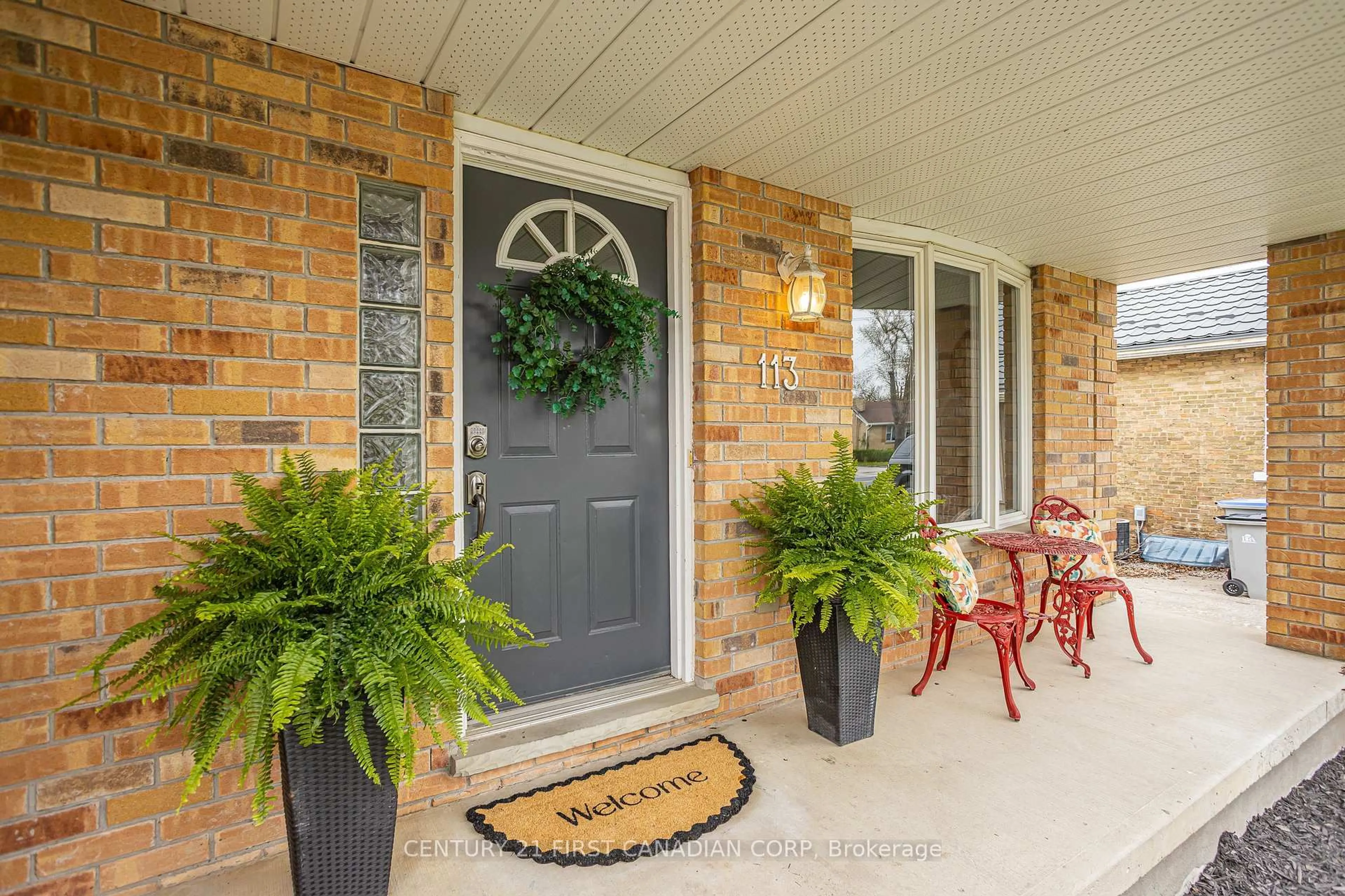 Indoor entryway for 113 Main St, Lucan Biddulph Ontario N0M 2J0