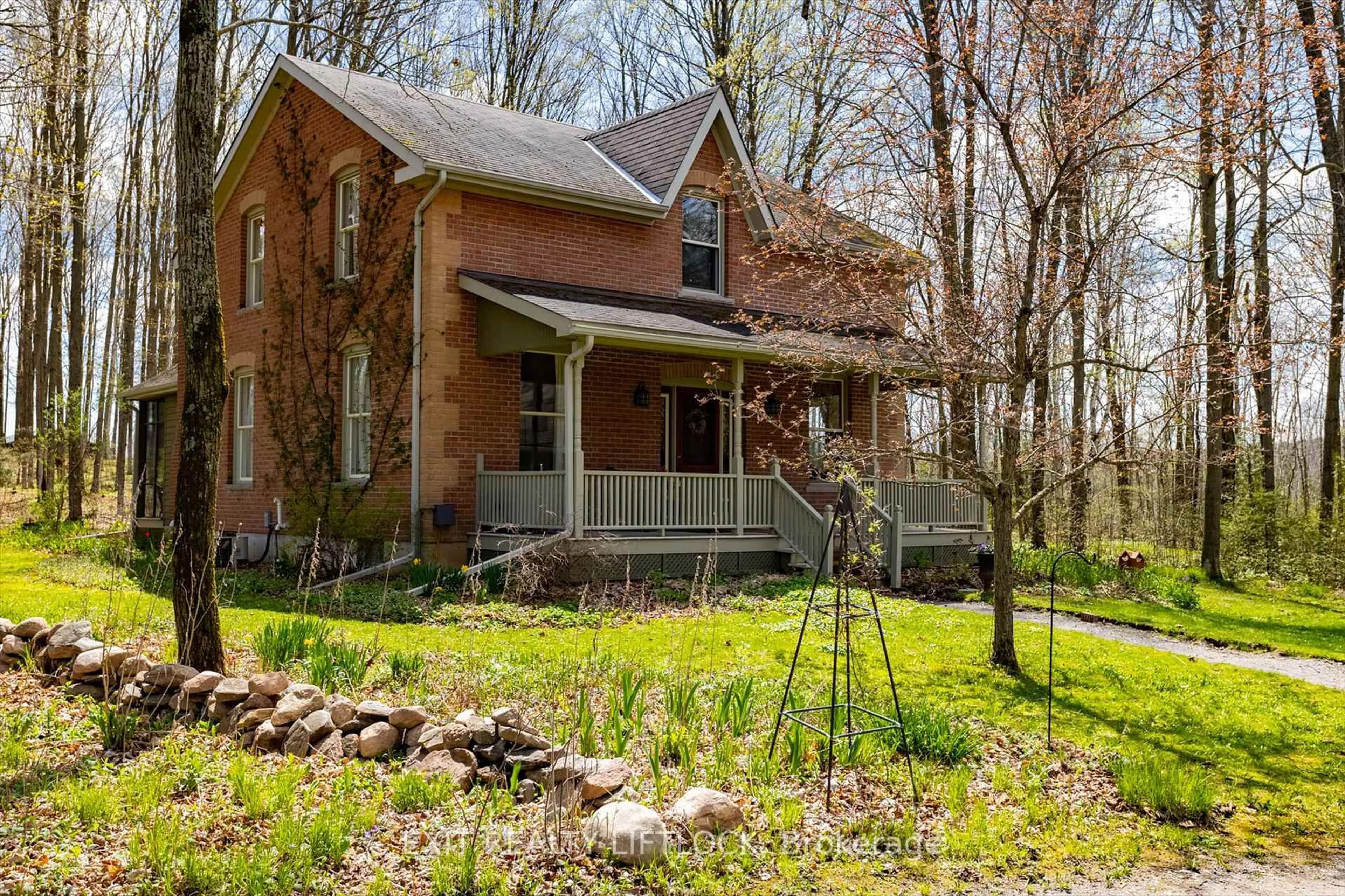 Home with brick exterior material, unknown for 136 McCamus 1/4 Line, Cavan Monaghan Ontario L0A 1G0